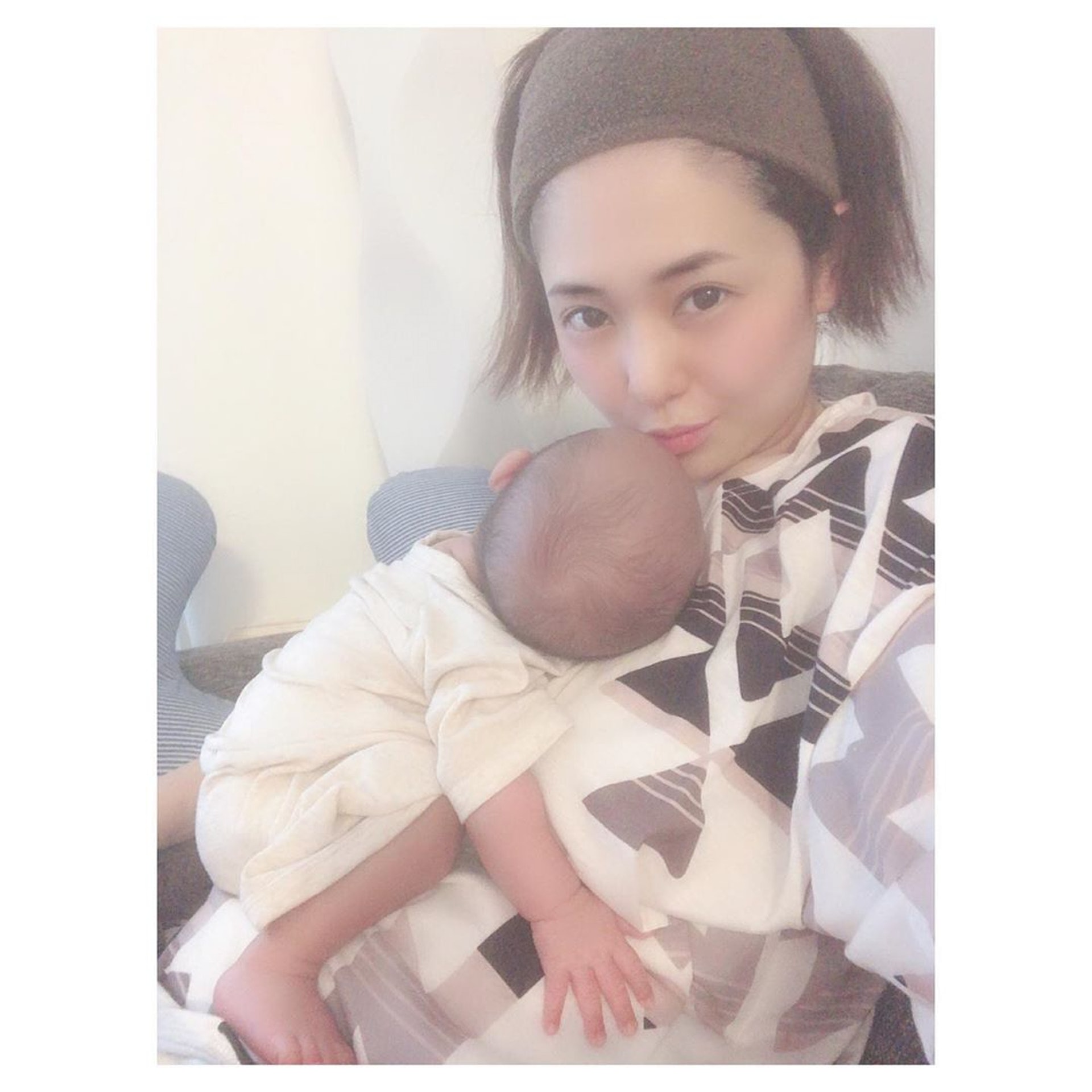 婚後蒼井空很享受湊B生活。 婚後蒼井空很享受湊B生活。