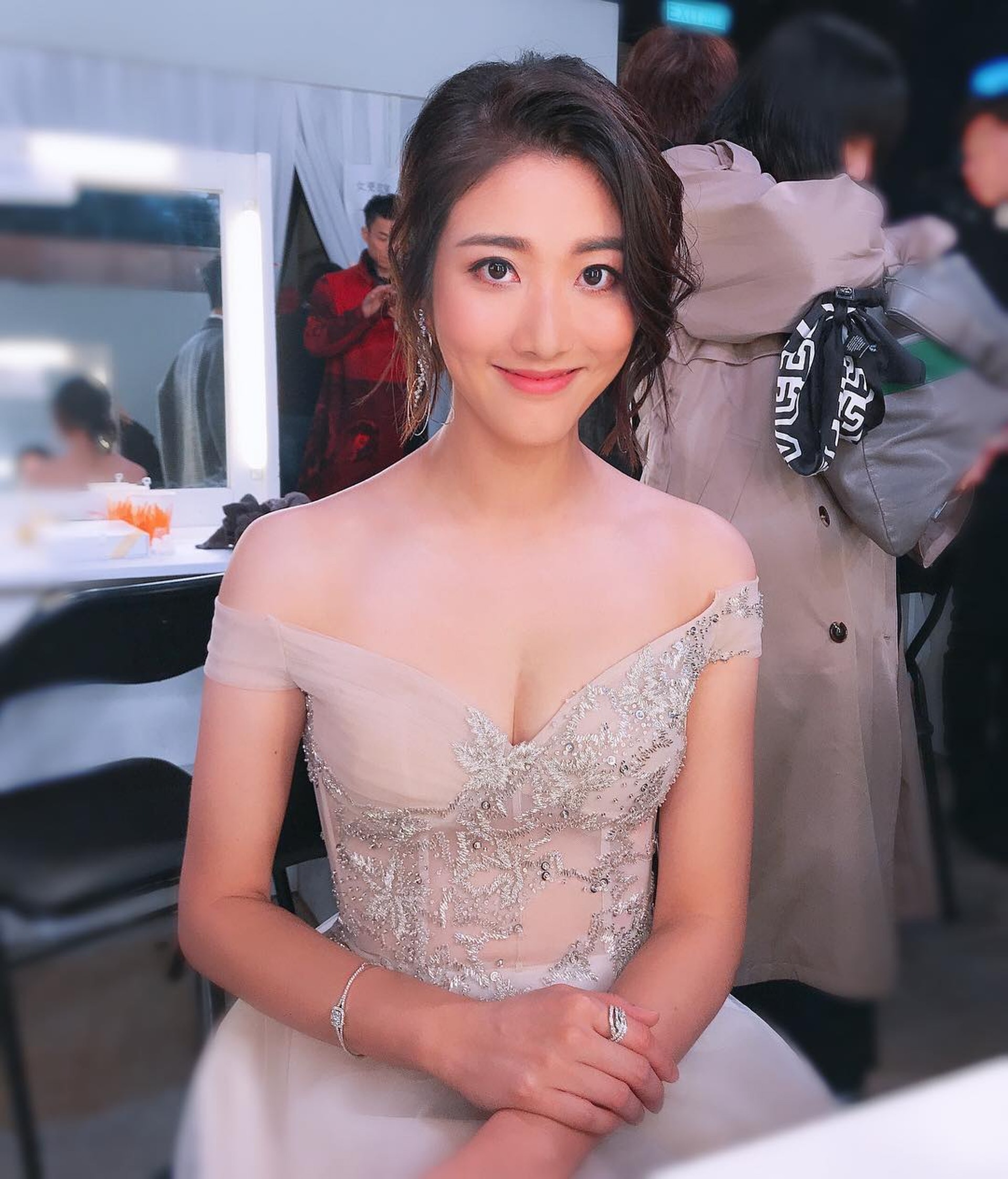 為咗工作,Gloria都話唔怕性感!(IG圖片/@gloriapuiyeetang) 為咗工作,Gloria都話唔怕性感!(IG圖片/@gloriapuiyeetang)