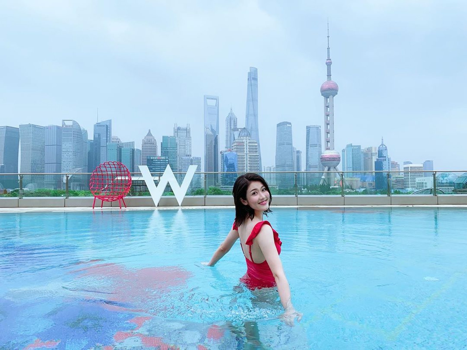 絕少晒泳照!(IG圖片/@gloriapuiyeetang) 絕少晒泳照!(IG圖片/@gloriapuiyeetang)