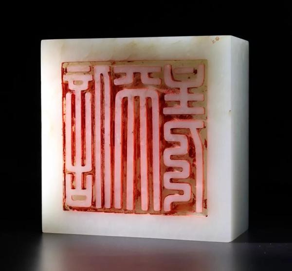 雍正天球瓶1.47億人仔成交成「中國最貴陶瓷」