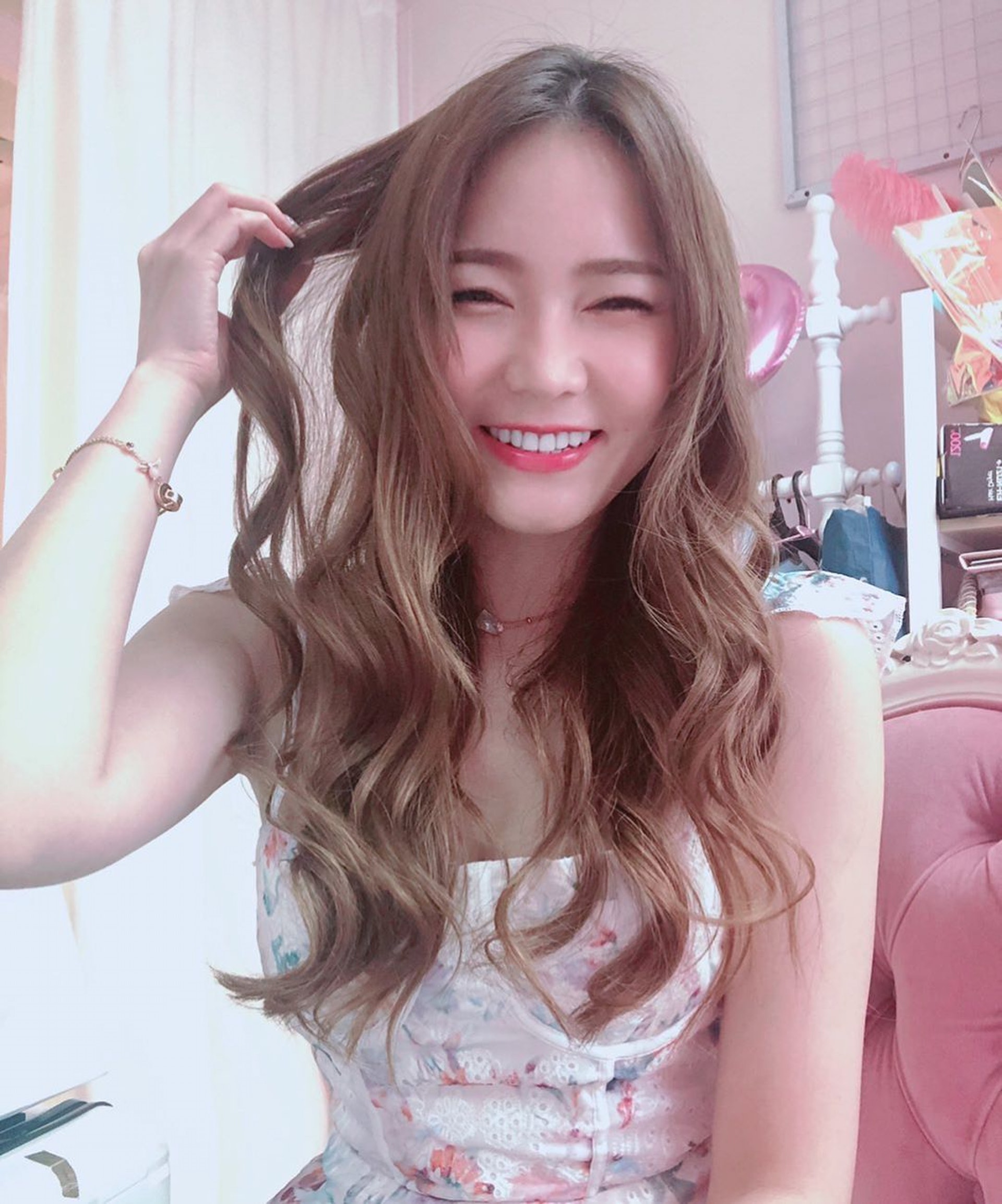 lilian kan不時都會影靚相,順便推銷自己品牌的服飾。(IG圖片 / liliankan) lilian kan不時都會影靚相,順便推銷自己品牌的服飾。(IG圖片 / liliankan)