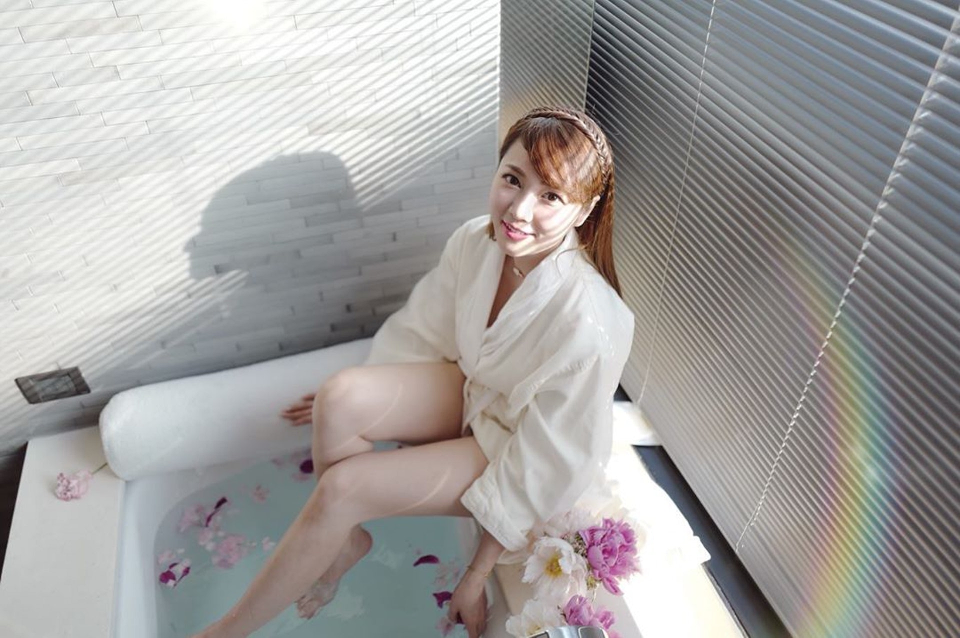不少得還有雪白美腿。(IG圖片 / liliankan) 不少得還有雪白美腿。(IG圖片 / liliankan)