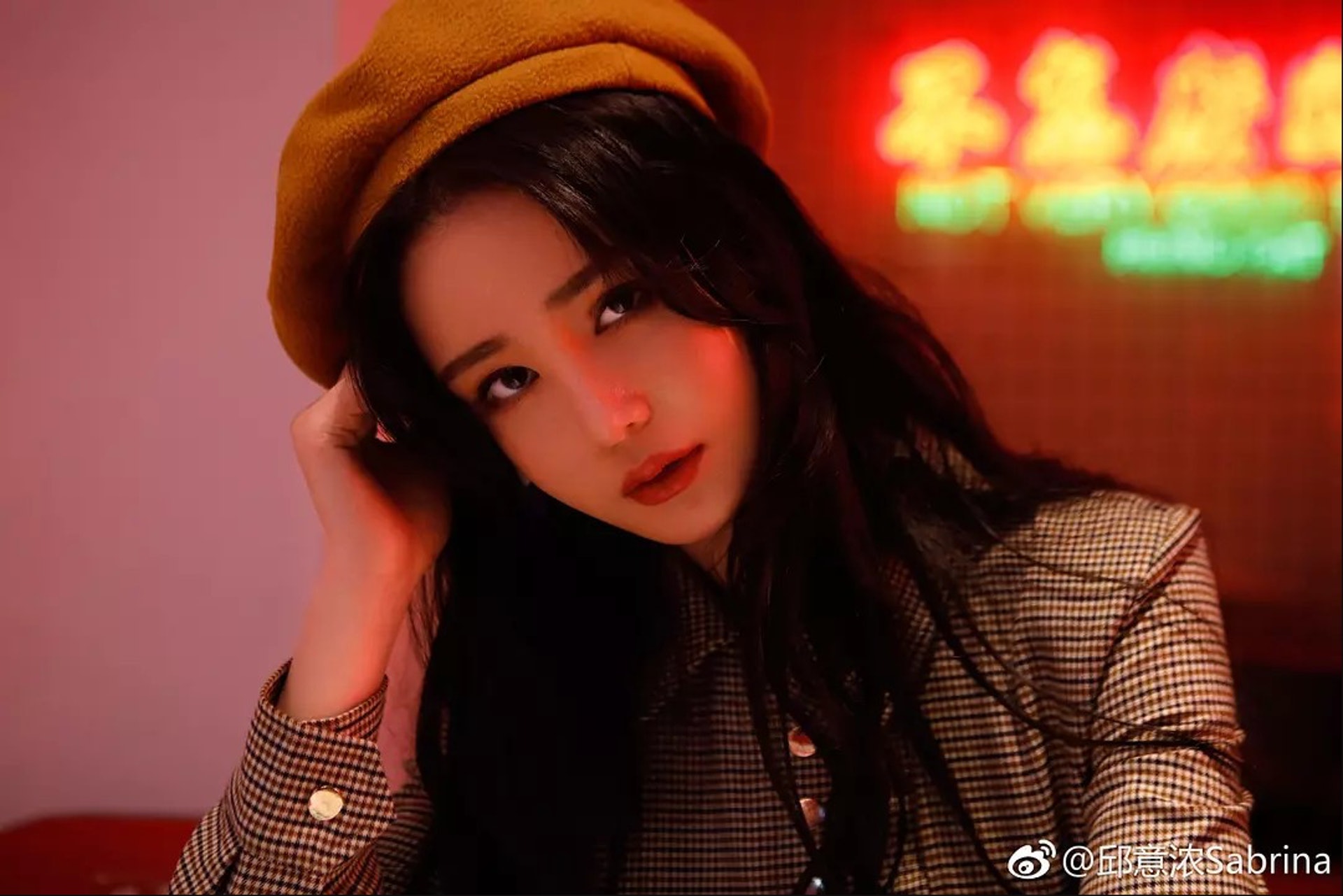 其實邱意濃睇落都唔似31歲。(邱意濃微博圖片) 其實邱意濃睇落都唔似31歲。(邱意濃微博圖片)
