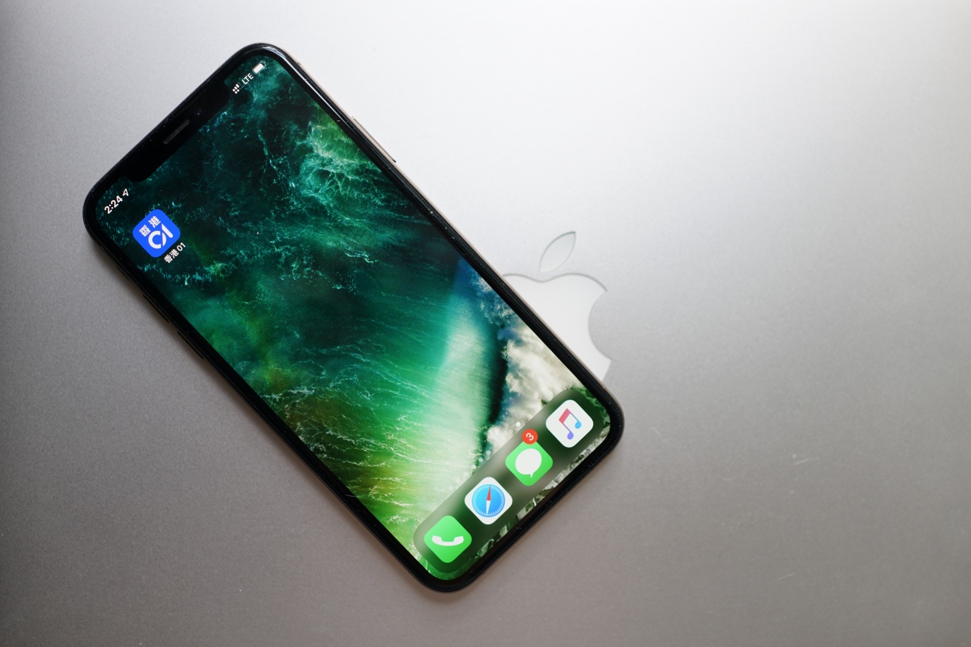 Ios 13 黑暗模式隱藏設定 將wallpaper 立即變 黑