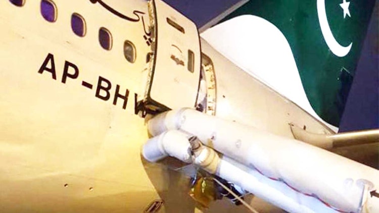 巴基斯坦航空一航班延遲7小時起飛原因是人有三急之過 香港01 即時國際