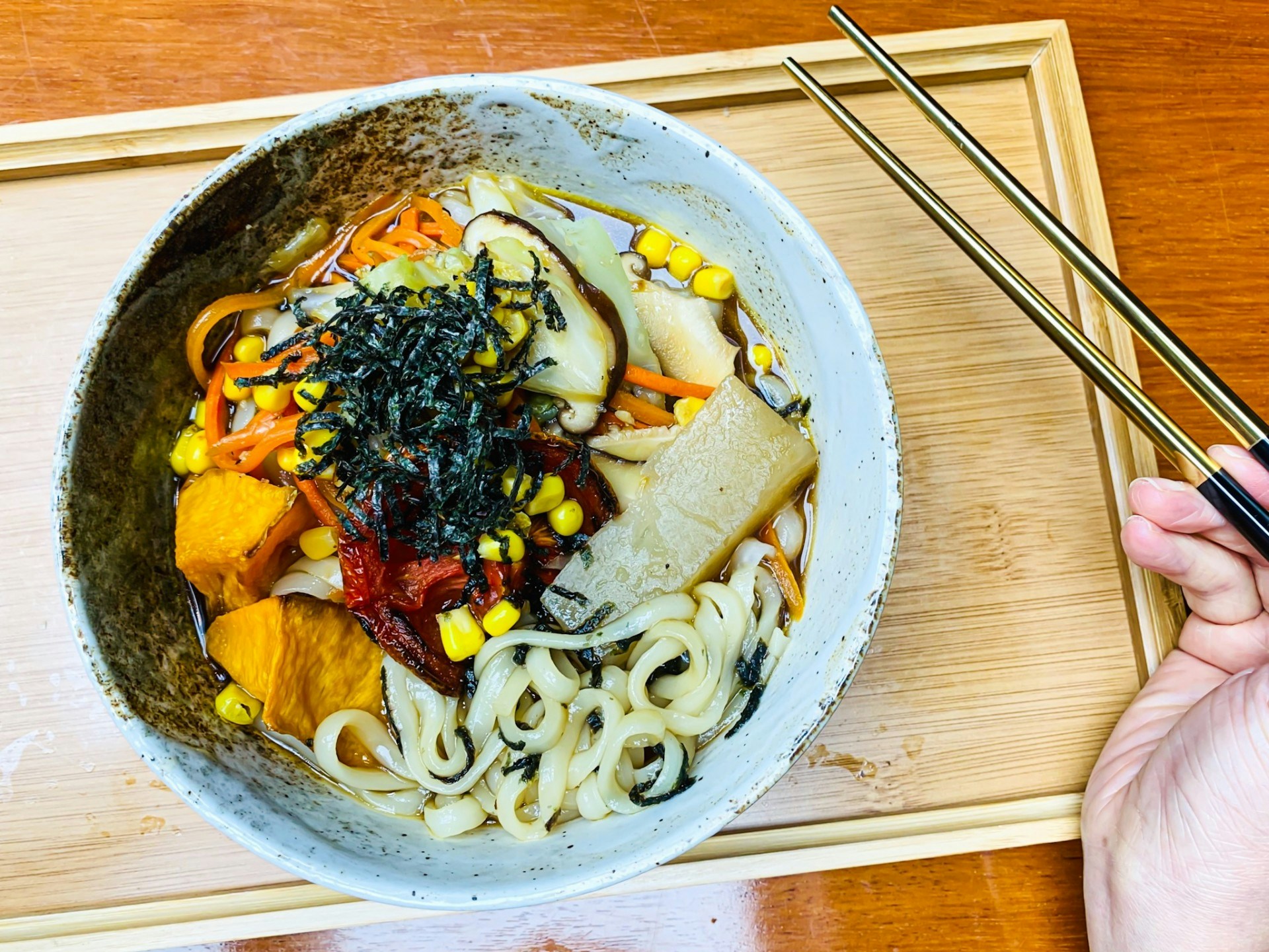 純素不一定是生冷食物，此觀念需要清晰，熱食、寒熱食材配搭、多方面了解純素知識作全面認知。（尹嘉蔚攝@Joie Plant-based Bistro）