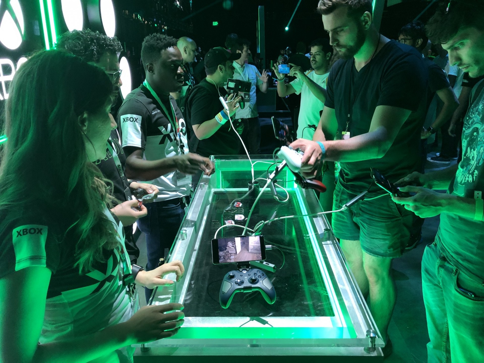 多人齊玩Xbox串流遊戲服務xCloud，感覺極之流暢。