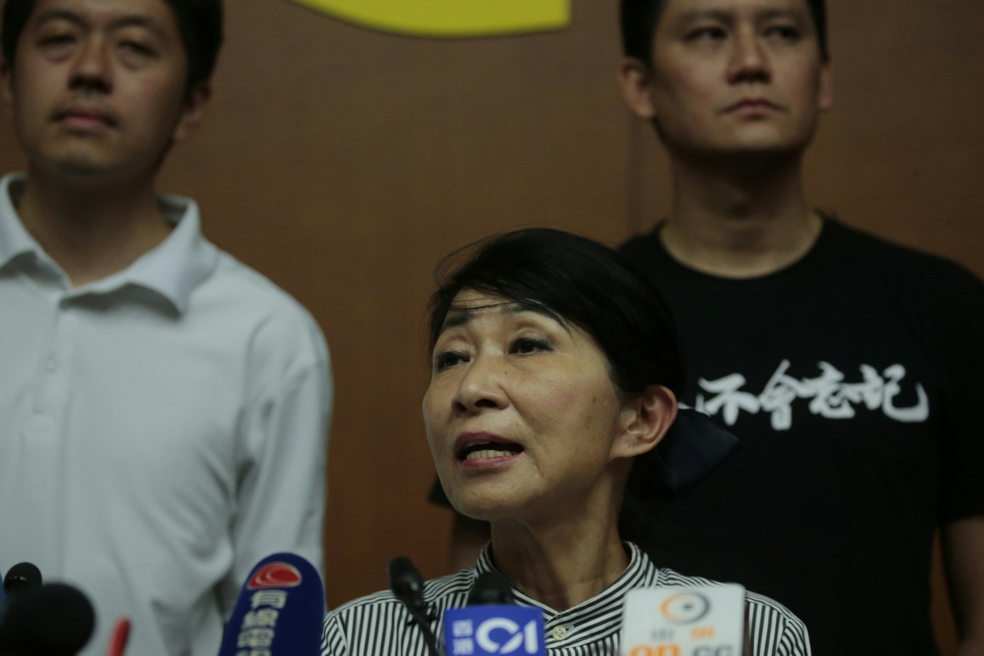 毛孟靜(中)批評林鄭現在才知道台灣不會引渡陳同佳,但仍堅持推動修例,是死不認錯。(梁鵬威攝) 毛孟靜(中)批評林鄭現在才知道台灣不會引渡陳同佳,但仍堅持推動修例,是死不認錯。(梁鵬威攝)