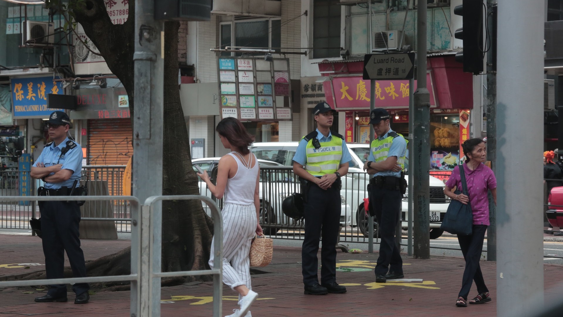 【逃犯條例】遊行路線未見防暴裝備 軒尼詩道近灣仔警力加強 【逃犯條例】遊行路線未見防暴裝備 軒尼詩道近灣仔警力加強