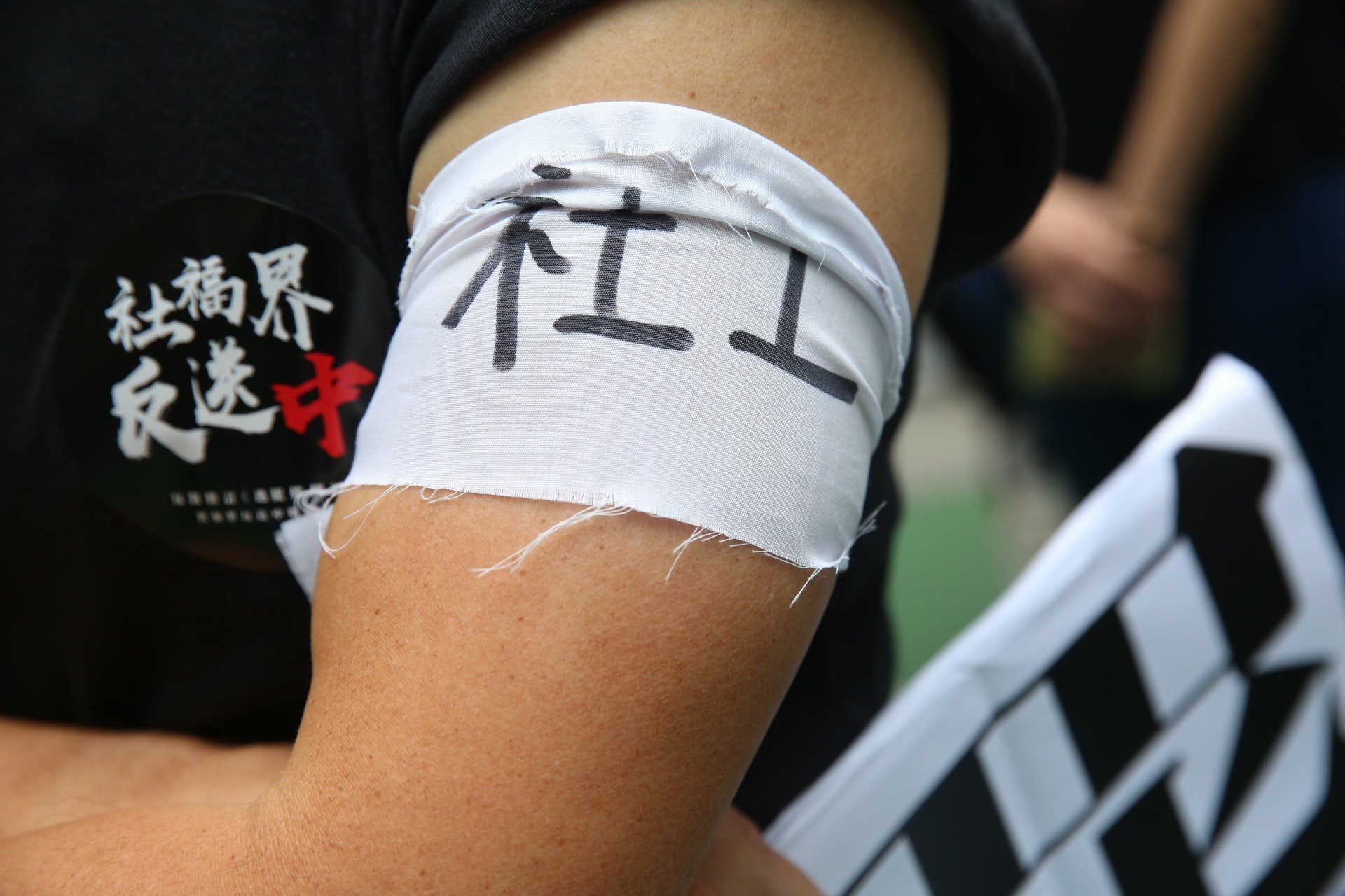 逾300名社工今早響應罷工,到政府總部附近抗議。(歐嘉樂攝) 逾300名社工今早響應罷工,到政府總部附近抗議。(歐嘉樂攝)