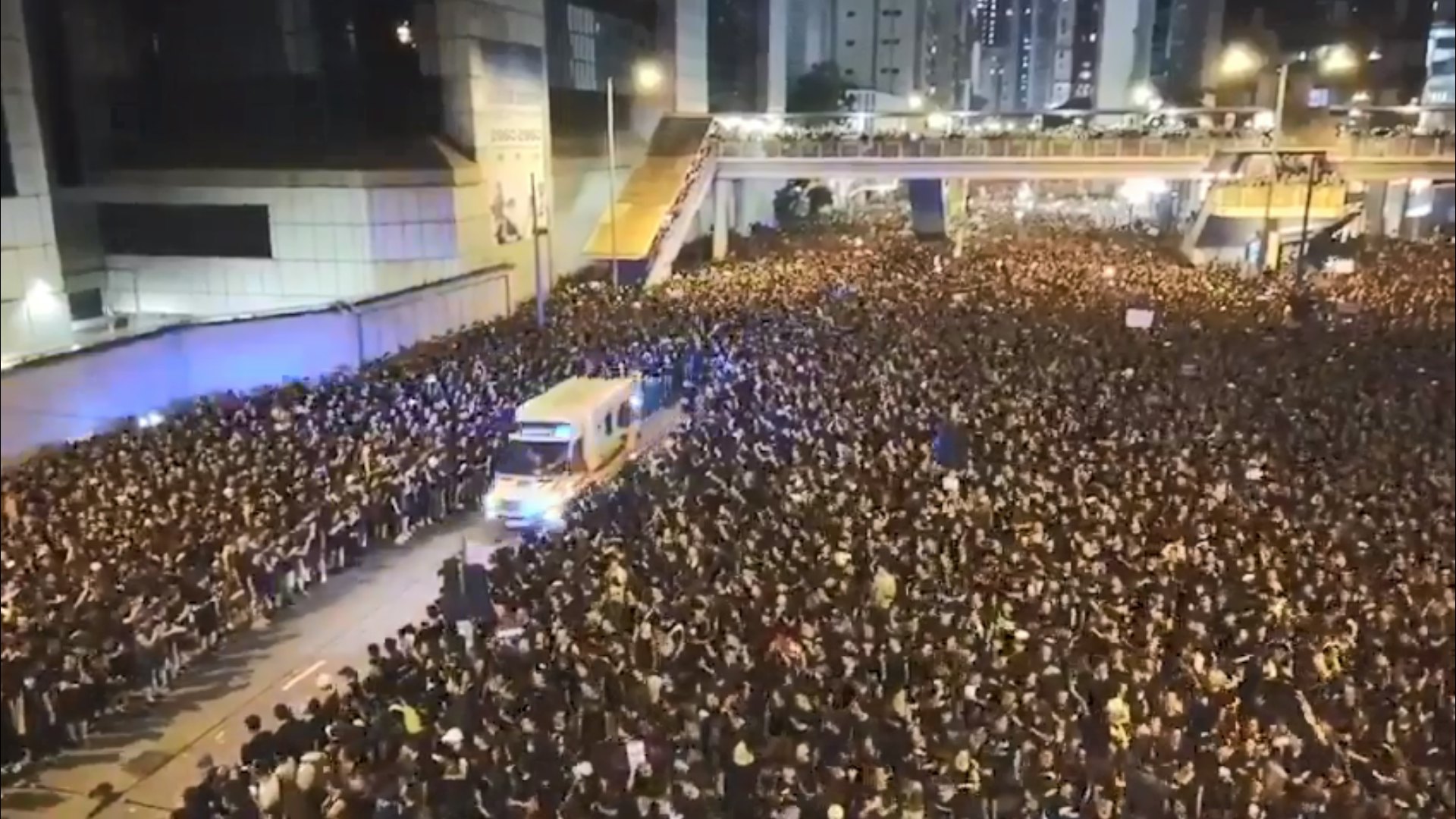 【逃犯條例】救護車分紅海登Twitter首位 日網民:證明不是暴徒 【逃犯條例】救護車分紅海登Twitter首位 日網民:證明不是暴徒