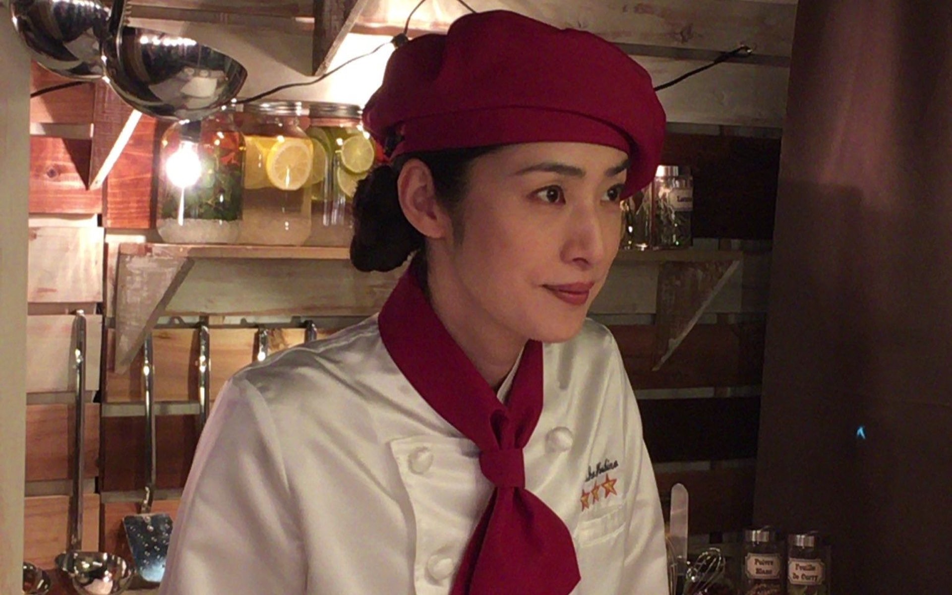 「姐姐我已經對結婚不抱希望了,健身!讓肌肉來拯救妳,男人會背叛你,但筋肉(肌肉)不會啊!」(《女王的營養午餐》劇照) 「姐姐我已經對結婚不抱希望了,健身!讓肌肉來拯救妳,男人會背叛你,但筋肉(肌肉)不會啊!」(《女王的營養午餐》劇照)