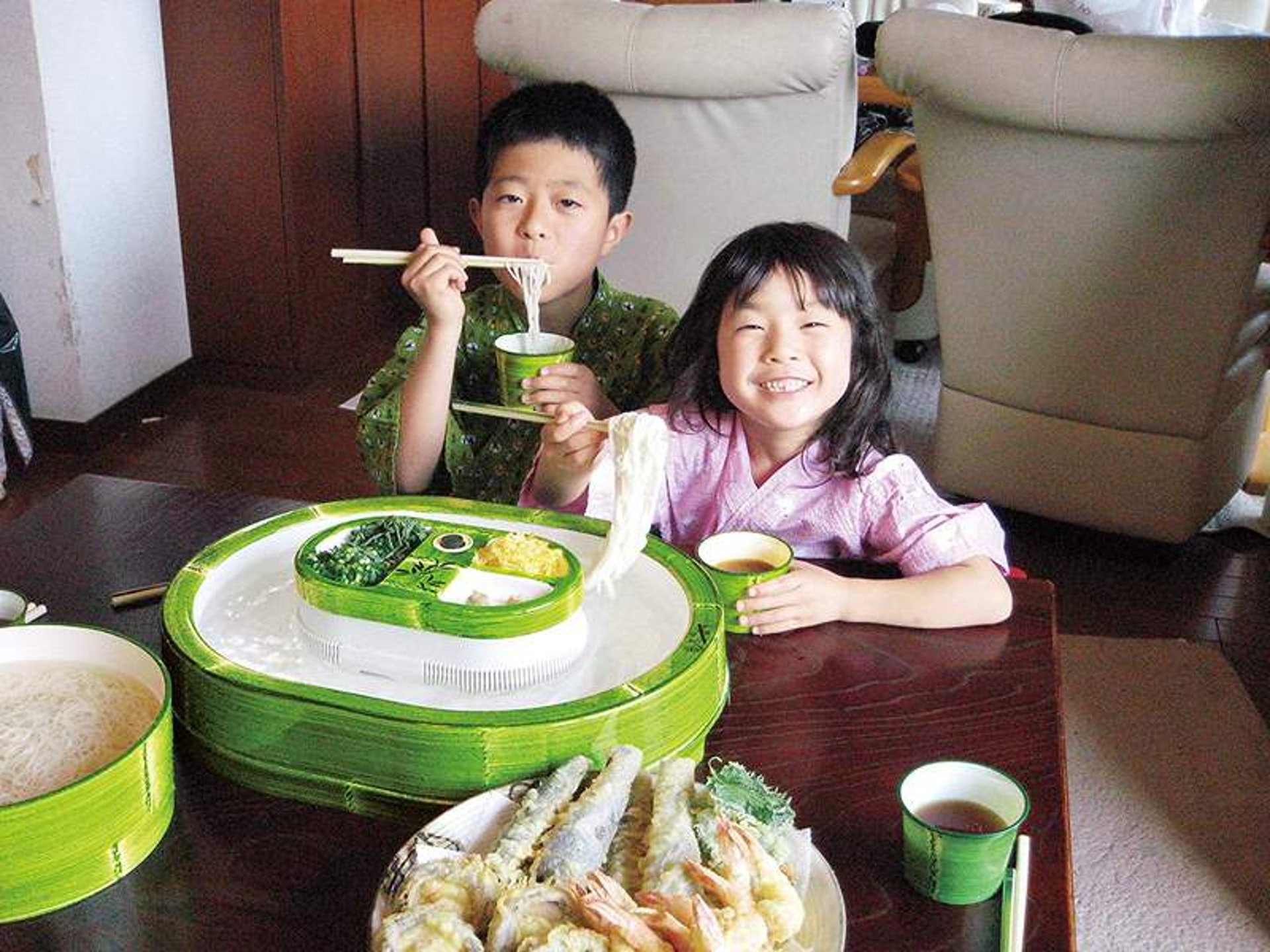 日本網民放珍珠入流水麵機 網民驚呼 好像青蛙卵 香港01 開罐