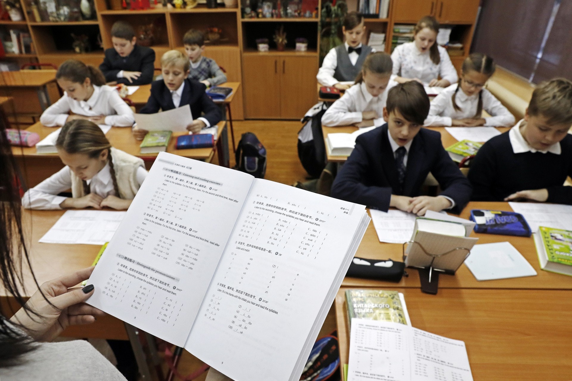 資料顯示,2017年俄羅斯學習漢語的人數達5.6萬人,其中有31%在中小學學習。(視覺中國) 資料顯示,2017年俄羅斯學習漢語的人數達5.6萬人,其中有31%在中小學學習。(視覺中國)