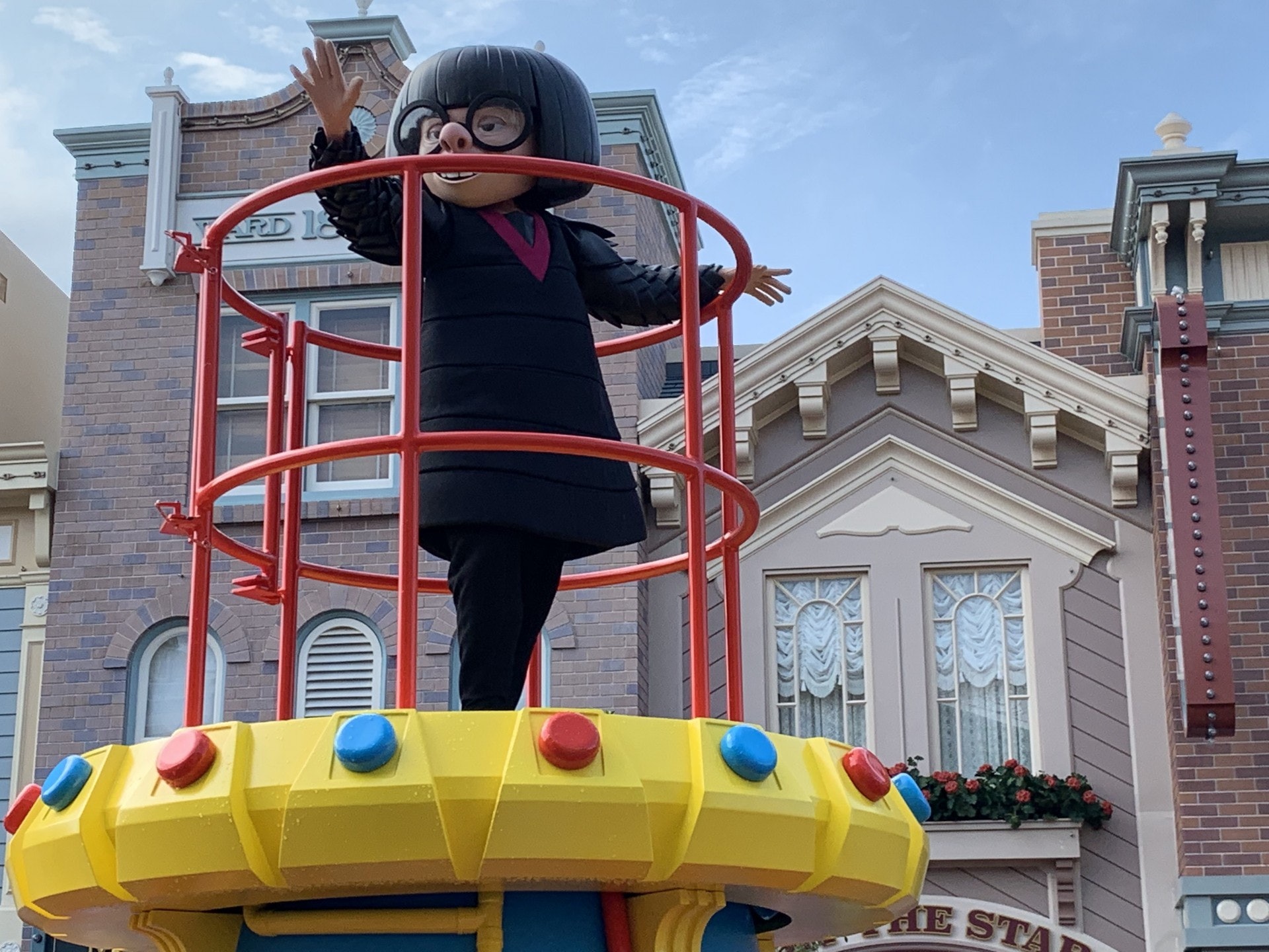 迪士尼暑假推 反斗奇兵 噴水花車港人優惠6元入園兩次 迪士尼暑假推 反斗奇兵 噴水花車港人優惠6元入園兩次