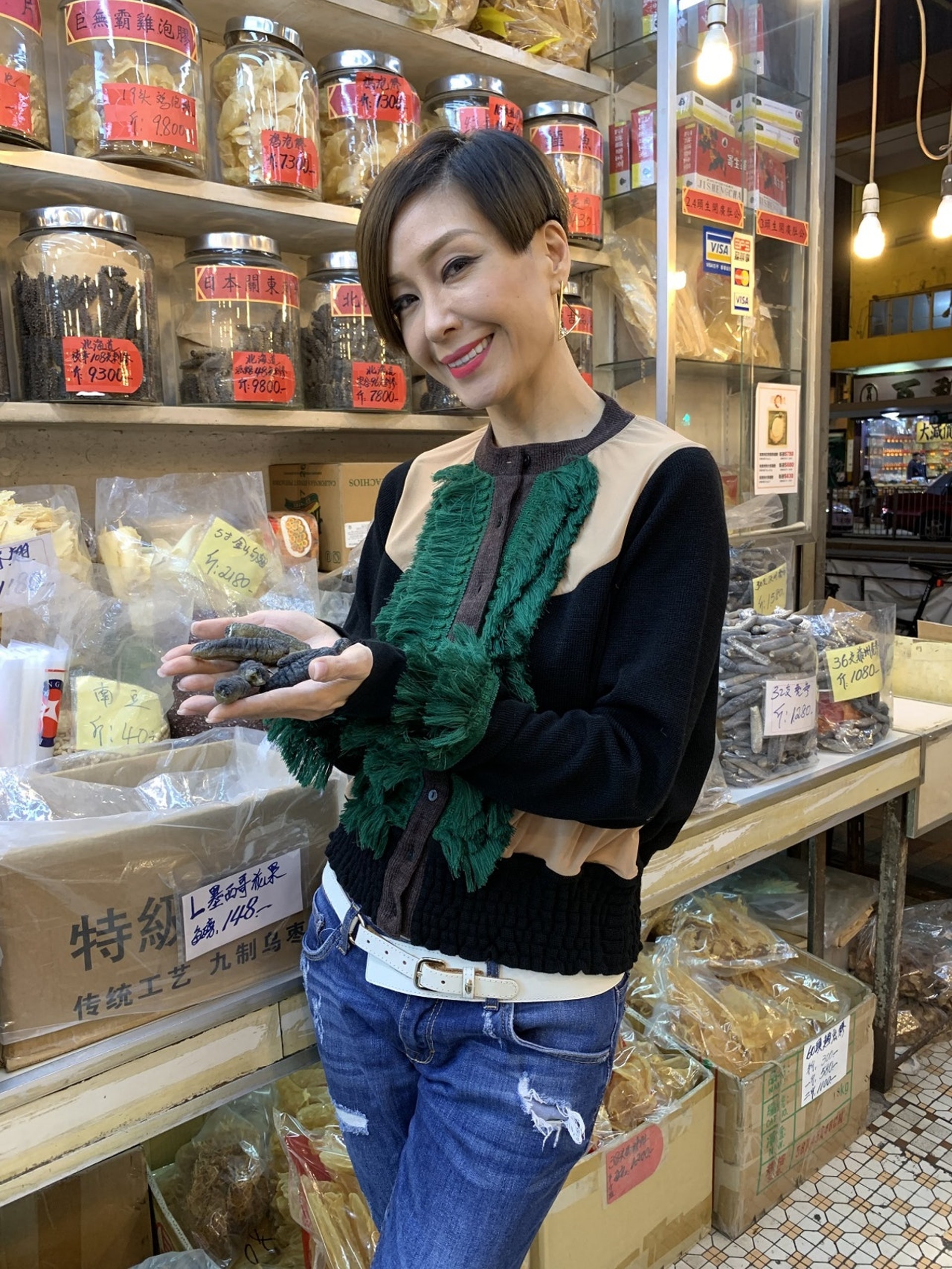 50歲的伍詠薇無論外貌還是體態都保養得宜,除了駐顏有術,湯水也是一大原因,她不止一次表示自己常喝爵士湯。(資料圖片) 50歲的伍詠薇無論外貌還是體態都保養得宜,除了駐顏有術,湯水也是一大原因,她不止一次表示自己常喝爵士湯。(資料圖片)