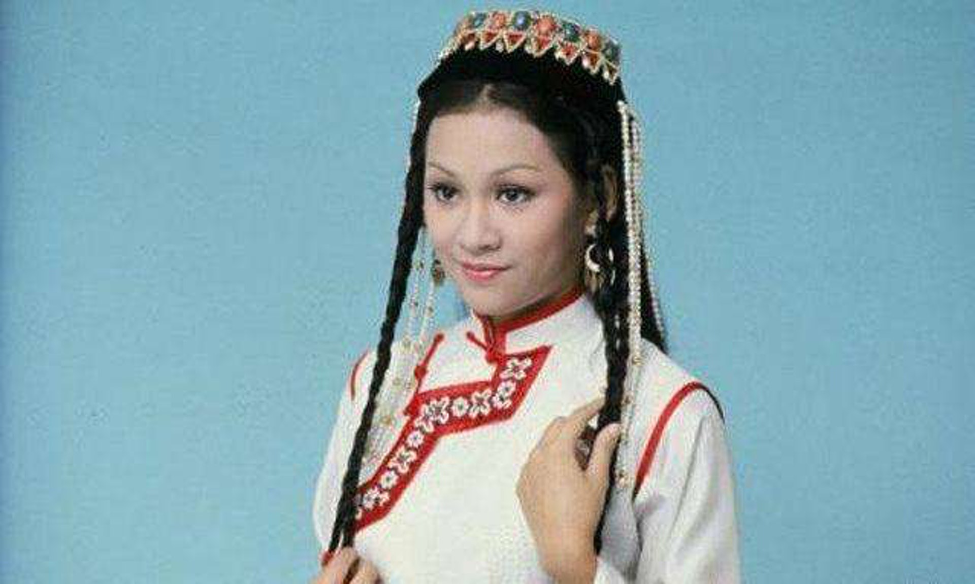 年輕時的余安安憑著香香公主一角成名。（《書劍恩仇錄》劇照）