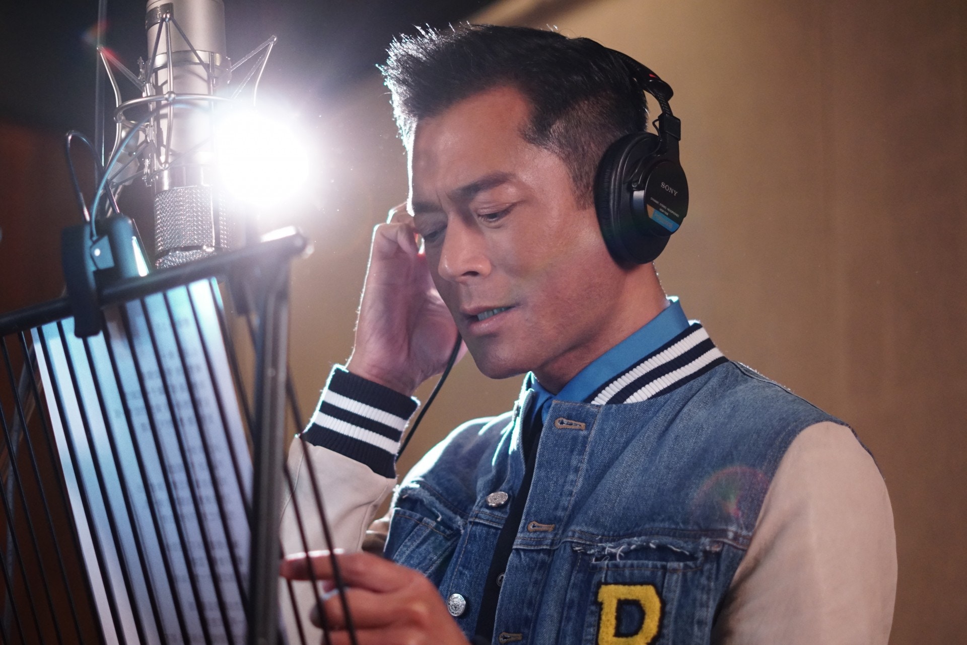 古天樂得知今次要跟劉德華合唱笑說：「咁大件事？」（電影公司提供）