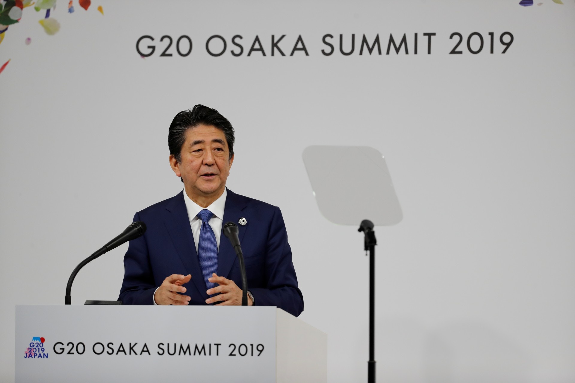 G20峰會：圖為日本的首相安倍晉三在峰會輪值主席國記者會上發言。（路透社）