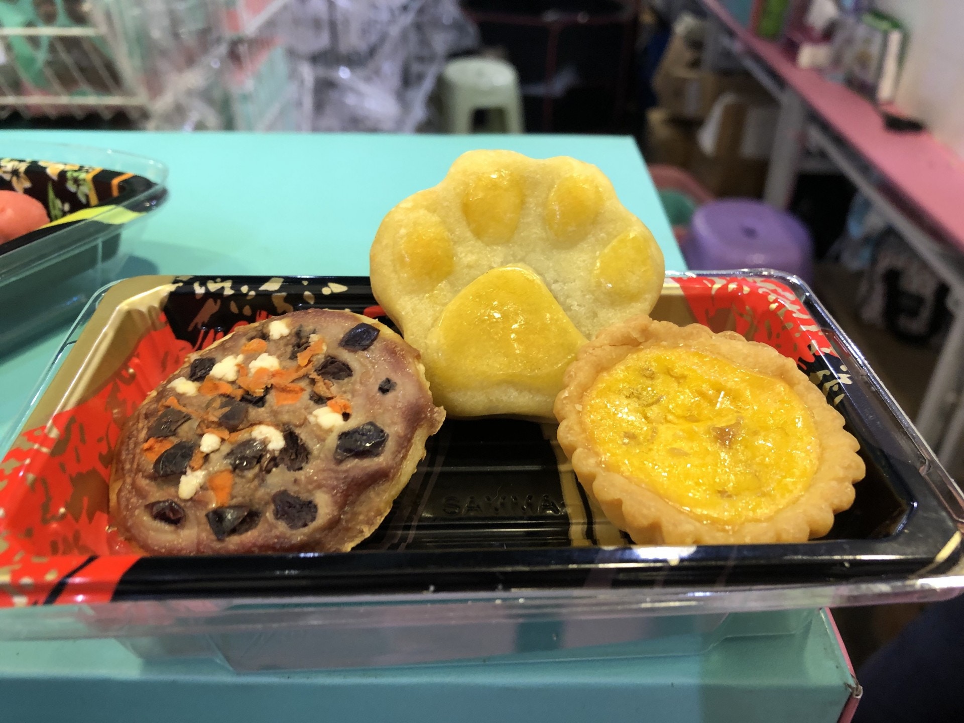 「寵‧愛點」所售的寵物食品均為人手製作,今年新推出迷你撻套裝。(何穎琪攝) 「寵‧愛點」所售的寵物食品均為人手製作,今年新推出迷你撻套裝。(何穎琪攝)