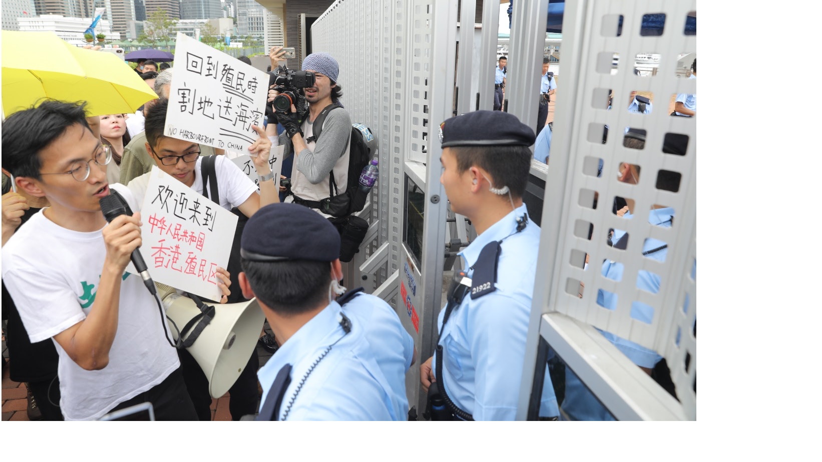 政府發聲明:未獲授權下進入中區軍用碼頭屬違法 可罰款判監 政府發聲明:未獲授權下進入中區軍用碼頭屬違法 可罰款判監