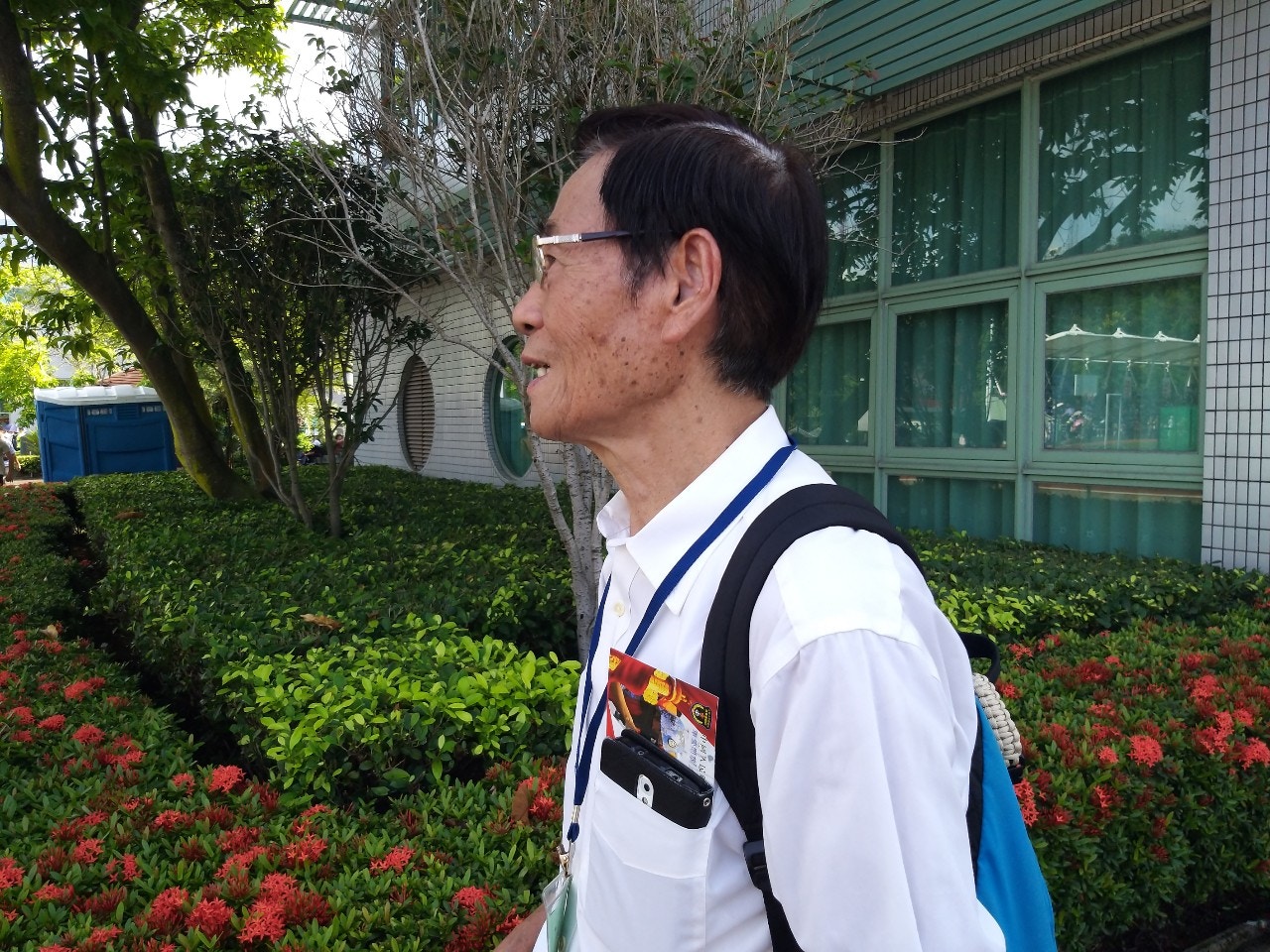 黄先生跟随区议员来参观，觉得军舰很先进，中国发展很好。（王珮殷摄）