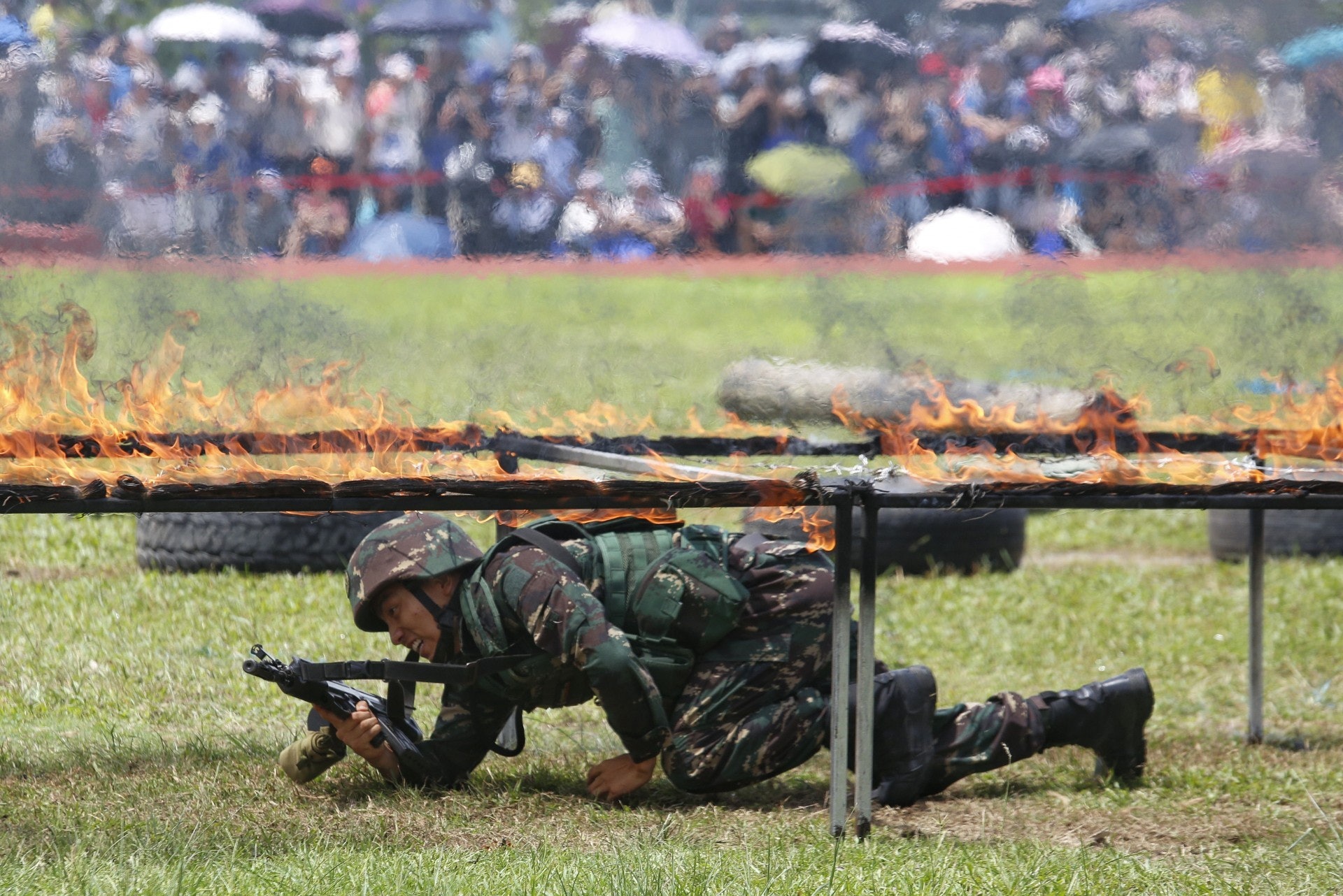 解放軍駐香港部隊於今,明日兩日(30日及7月1日)開放昂船洲軍營供公眾參觀,開放參觀的項目包括升旗儀式、格鬥技術展示、刺殺操表演,文藝表演及展示海陸空軍的裝備。(張浩維攝) 解放軍駐香港部隊於今,明日兩日(30日及7月1日)開放昂船洲軍營供公眾參觀,開放參觀的項目包括升旗儀式、格鬥技術展示、刺殺操表演,文藝表演及展示海陸空軍的裝備。(張浩維攝)