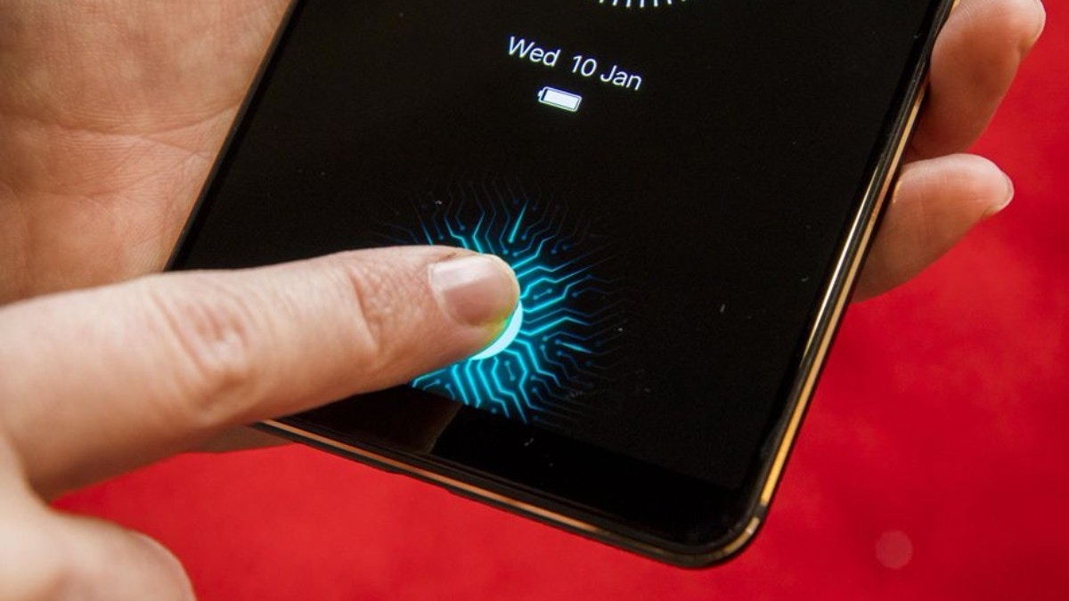 Apple 或推「中國版」iPhone？棄 FaceID 換屏下指模 TouchID！