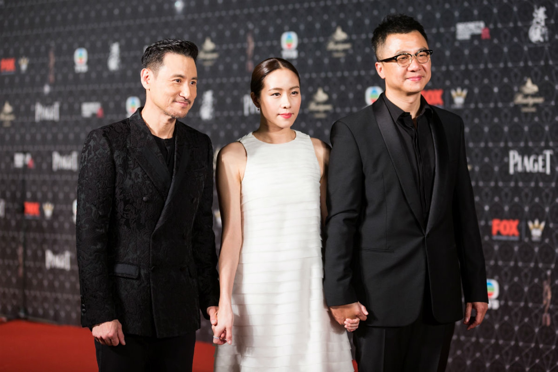 林嘉欣與老公袁劍偉(右一)曾為了管教女兒都花了不少心思,更專誠上堂學正向管教。(資料圖片)