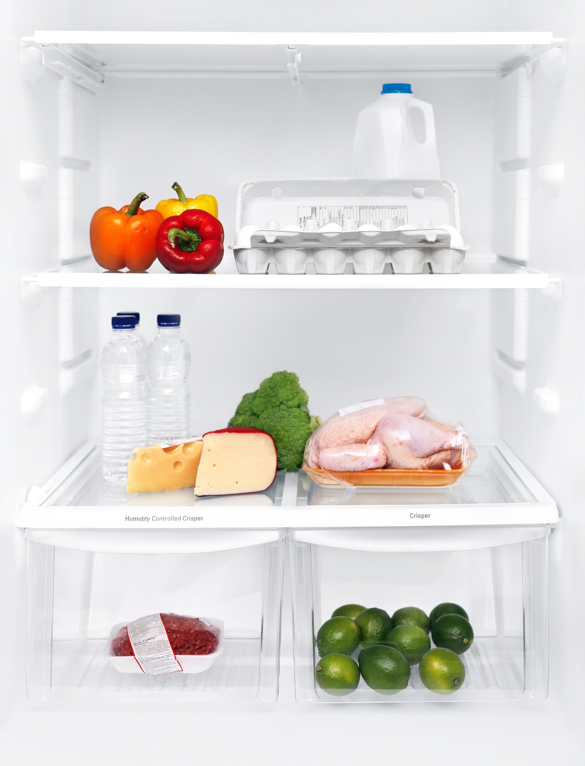 5. 注意擺放方式,容易變質的食物(如:豆製品、奶製品)放冰箱內側,熟食上層、生食下層才能避免污染。﹙視覺中國﹚