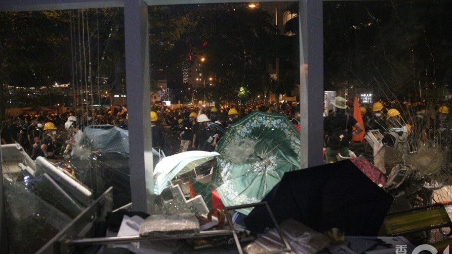 【立法會衝擊】中聯辦:極端分子以暴力方式衝擊 支持追究到底 【立法會衝擊】中聯辦:極端分子以暴力方式衝擊 支持追究到底