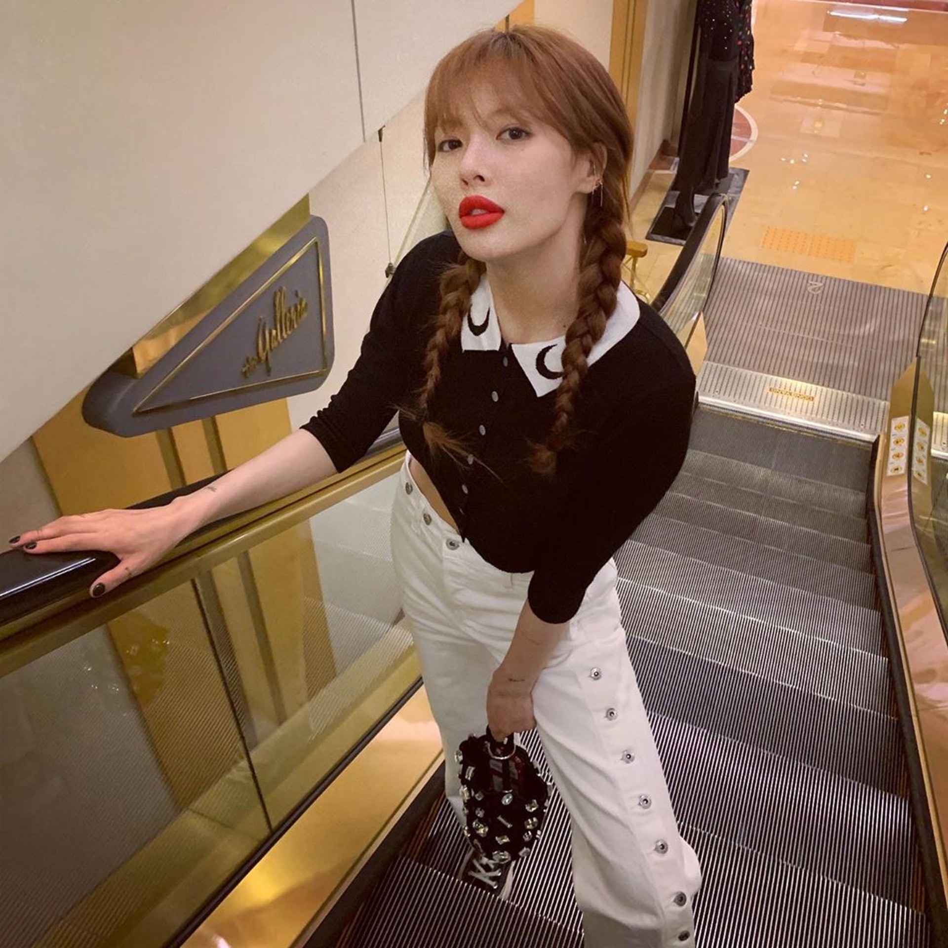 其實泫雅早前已被網民質疑打針豐唇。(IG圖片/hyunah_aa) 其實泫雅早前已被網民質疑打針豐唇。(IG圖片/hyunah_aa)