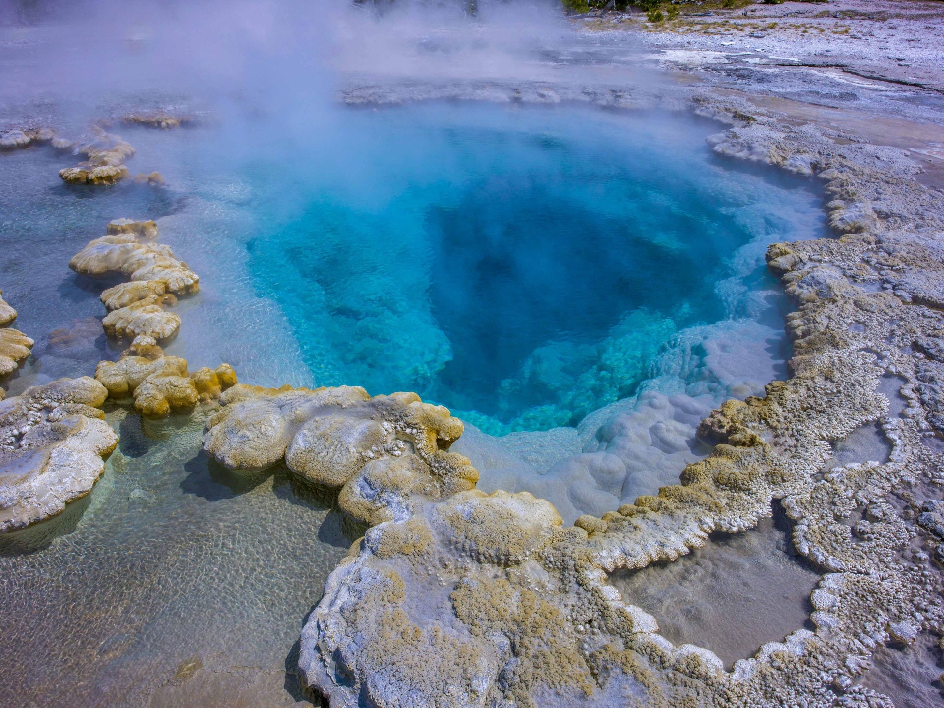 é»ƒçŸ³ç«å±±æ˜¯ç›®å‰å…¨çƒå”¯ä¸€æ´»èºçš„è¶…ç´šç«å±±ã€‚ï¼ˆè·¯é€ç¤¾ï¼‰