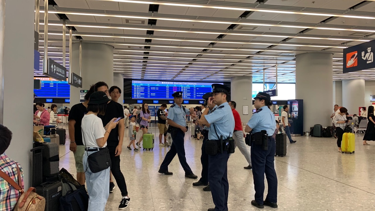 【九龍區大遊行】發起人強調遊行和平「優雅」 向內地客解釋示威 【九龍區大遊行】發起人強調遊行和平「優雅」 向內地客解釋示威