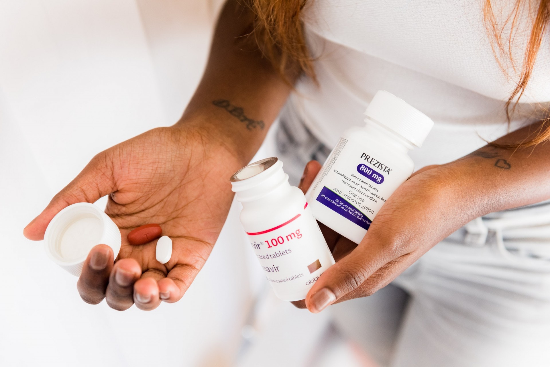 傳統治療可有效控制病程，但無法完全清除病毒，因此病人需長期服用藥物。（Getty Images）