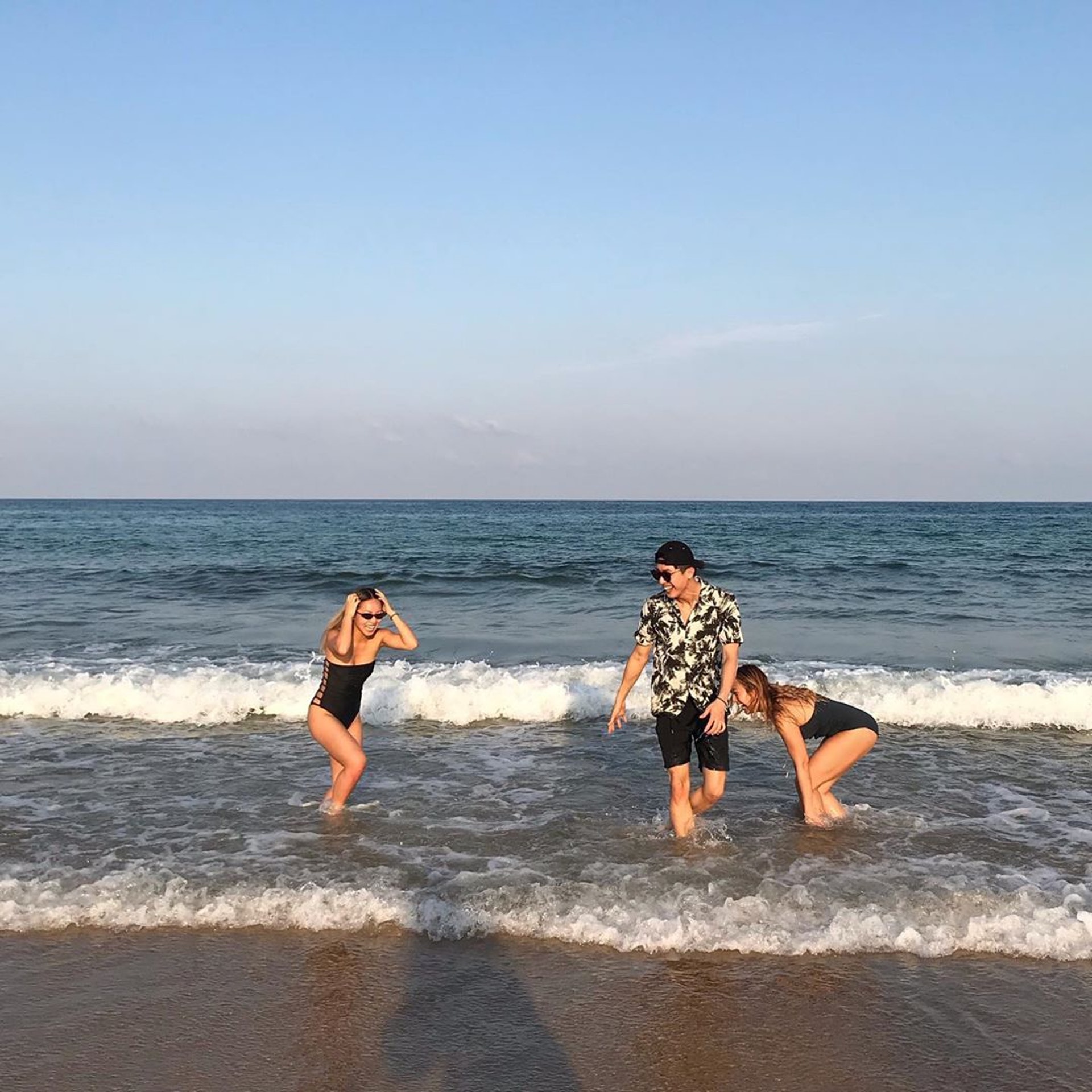 佢好鍾意喺沙灘打波。(ig@stephanie_cheng圖片) 佢好鍾意喺沙灘打波。(ig@stephanie_cheng圖片)