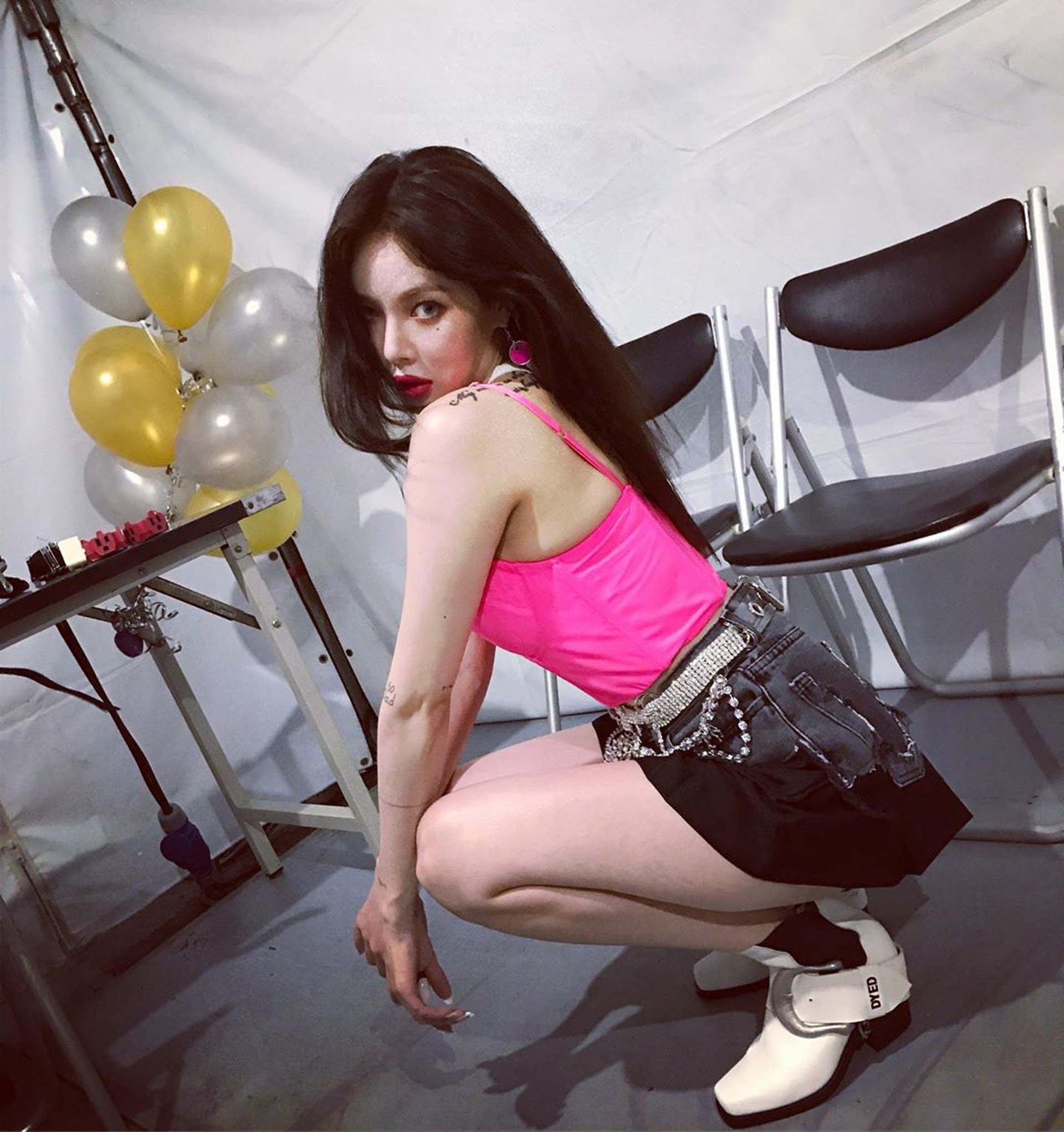 泫雅性感登台,令現場氣氛非常熱鬧。(IG/@hyunah_aa) 泫雅性感登台,令現場氣氛非常熱鬧。(IG/@hyunah_aa)