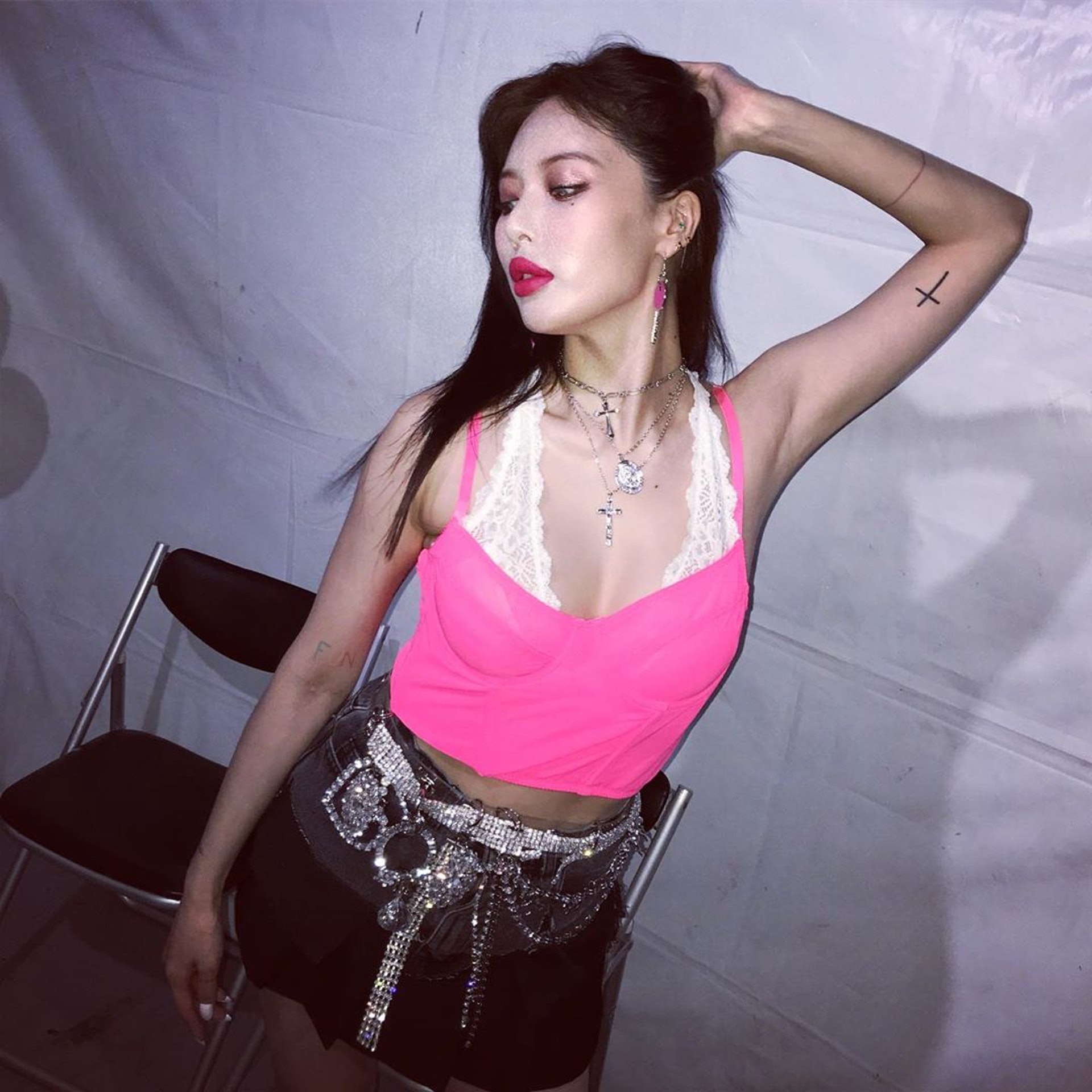 泫雅性感登台,令現場氣氛非常熱鬧。(IG/@hyunah_aa) 泫雅性感登台,令現場氣氛非常熱鬧。(IG/@hyunah_aa)