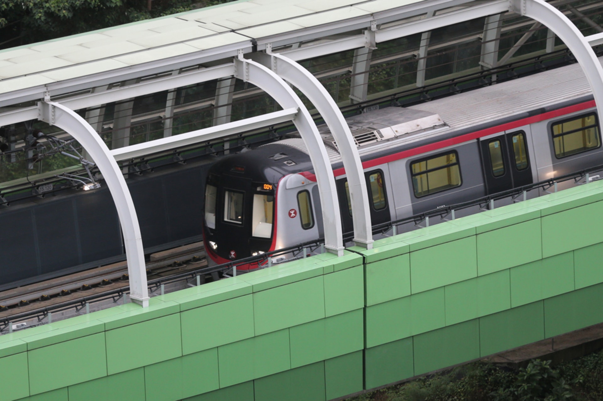 港鐵南港島線即將在年底通車,據了解,12月18日通車的機會較大。(資料圖片) 港鐵南港島線即將在年底通車,據了解,12月18日通車的機會較大。(資料圖片)
