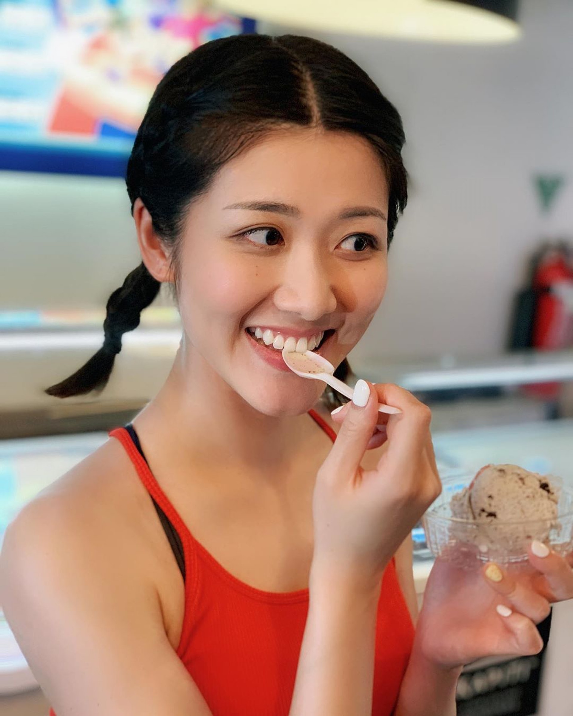 鄧佩儀話工作後食個作後食個雪糕獎勵自己。(IG圖片 / gloriapuiyeetang) 鄧佩儀話工作後食個作後食個雪糕獎勵自己。(IG圖片 / gloriapuiyeetang)