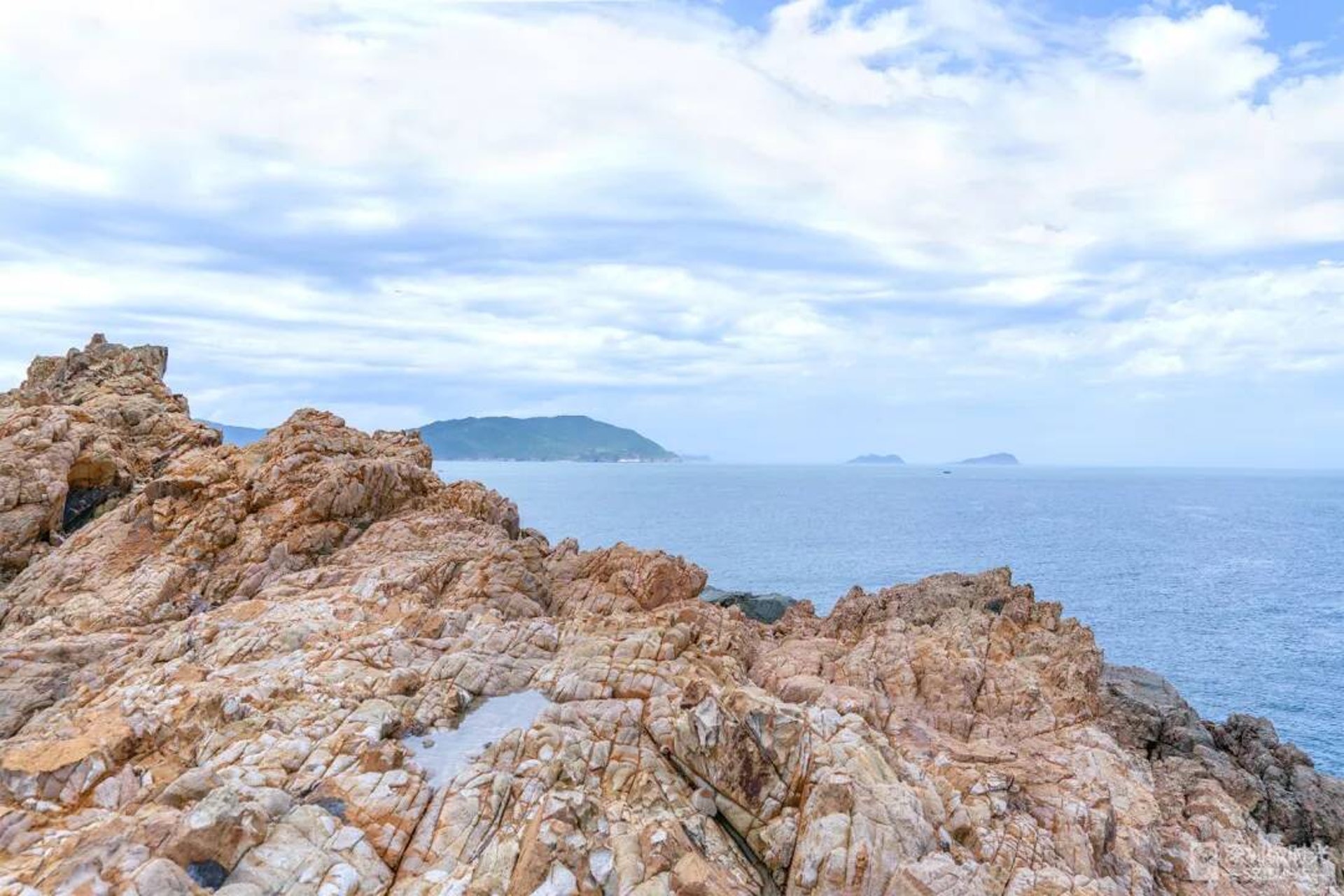 1)被忽略的夢幻海岸線:你或許去過石澳/龍脊,卻未曾發現同一條公車線路上的夢幻海岸線! (深圳微時光提供) 1)被忽略的夢幻海岸線:你或許去過石澳/龍脊,卻未曾發現同一條公車線路上的夢幻海岸線! (深圳微時光提供)