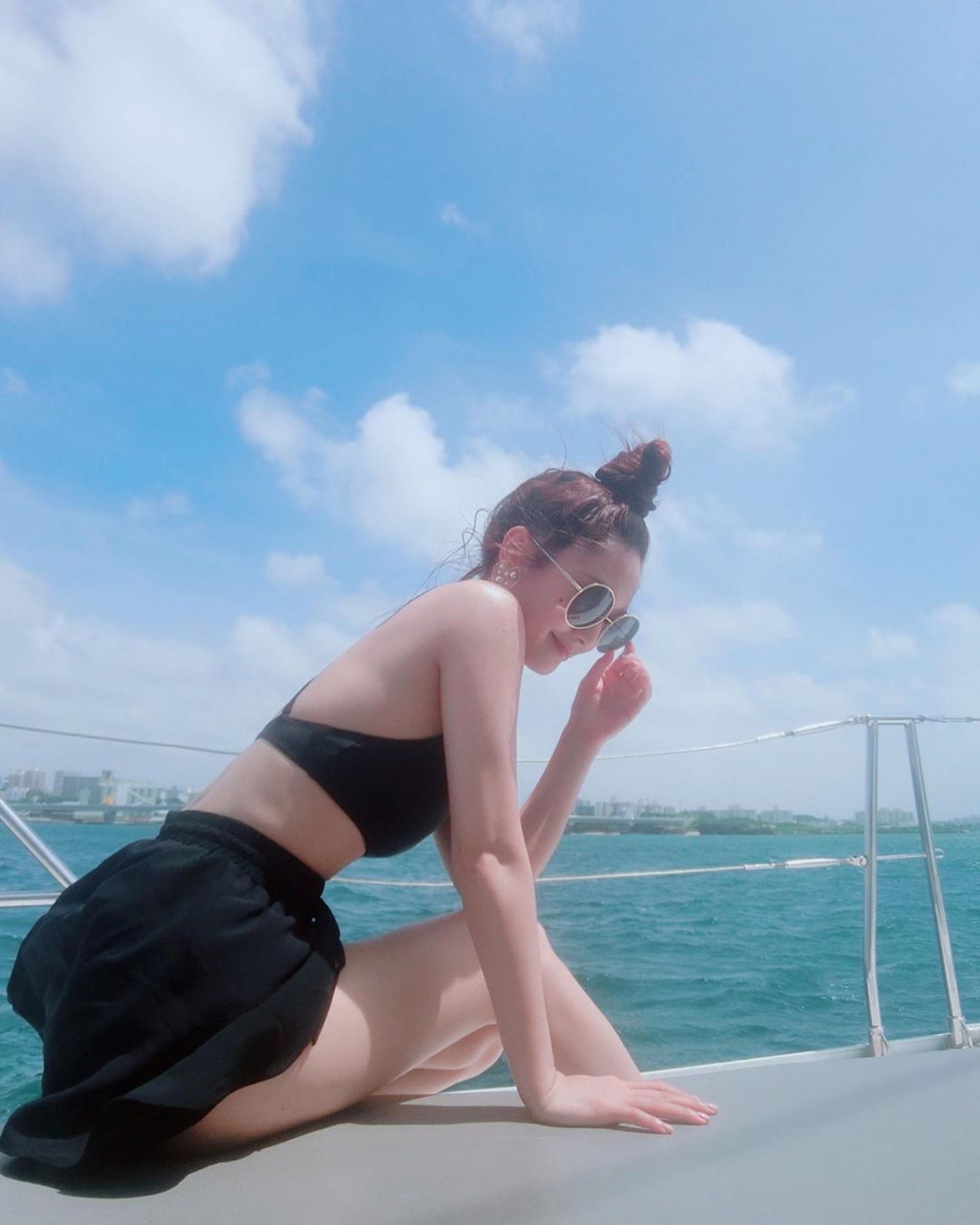 罕見以泳裝上陣。(IG@rainie77) 罕見以泳裝上陣。(IG@rainie77)