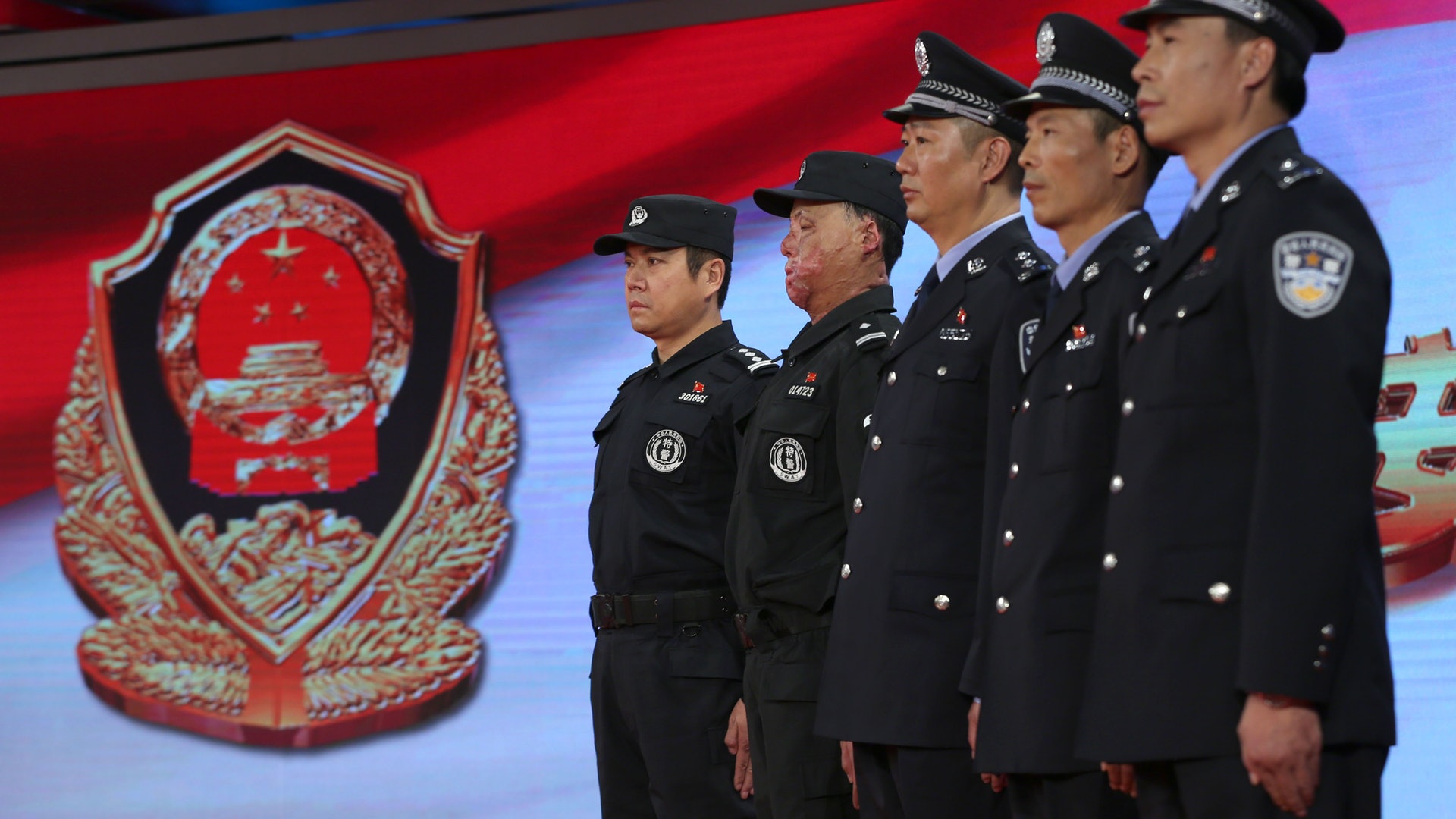 公安部大修《人民警察法》 擬定五種情況下警察可用武器 公安部大修《人民警察法》 擬定五種情況下警察可用武器