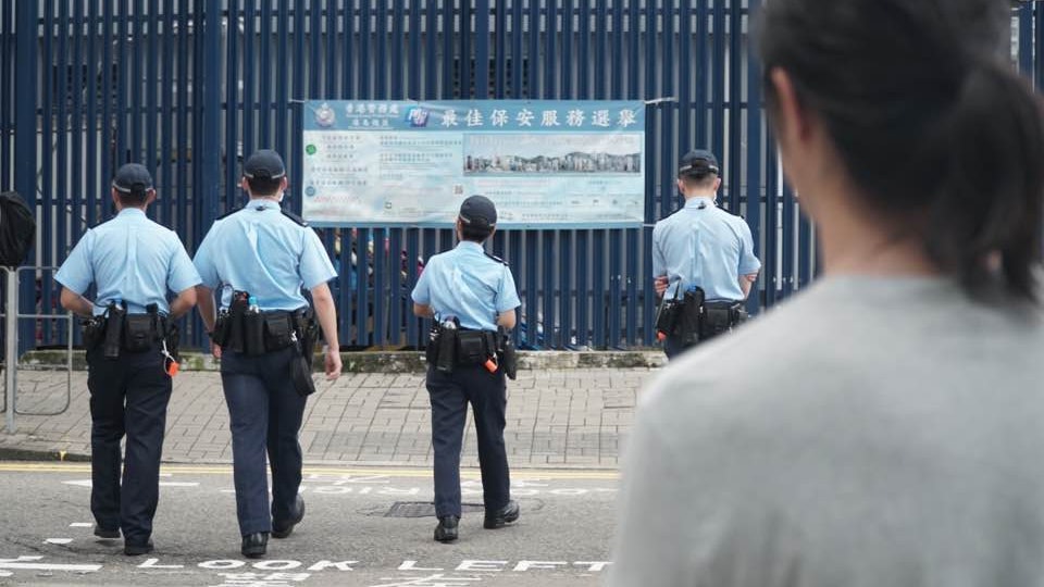 逃犯條例 重組7 7旺角清場警棍襲撤退示威者逼街坊入窄巷 逃犯條例 重組7 7旺角清場警棍襲撤退示威者逼街坊入窄巷