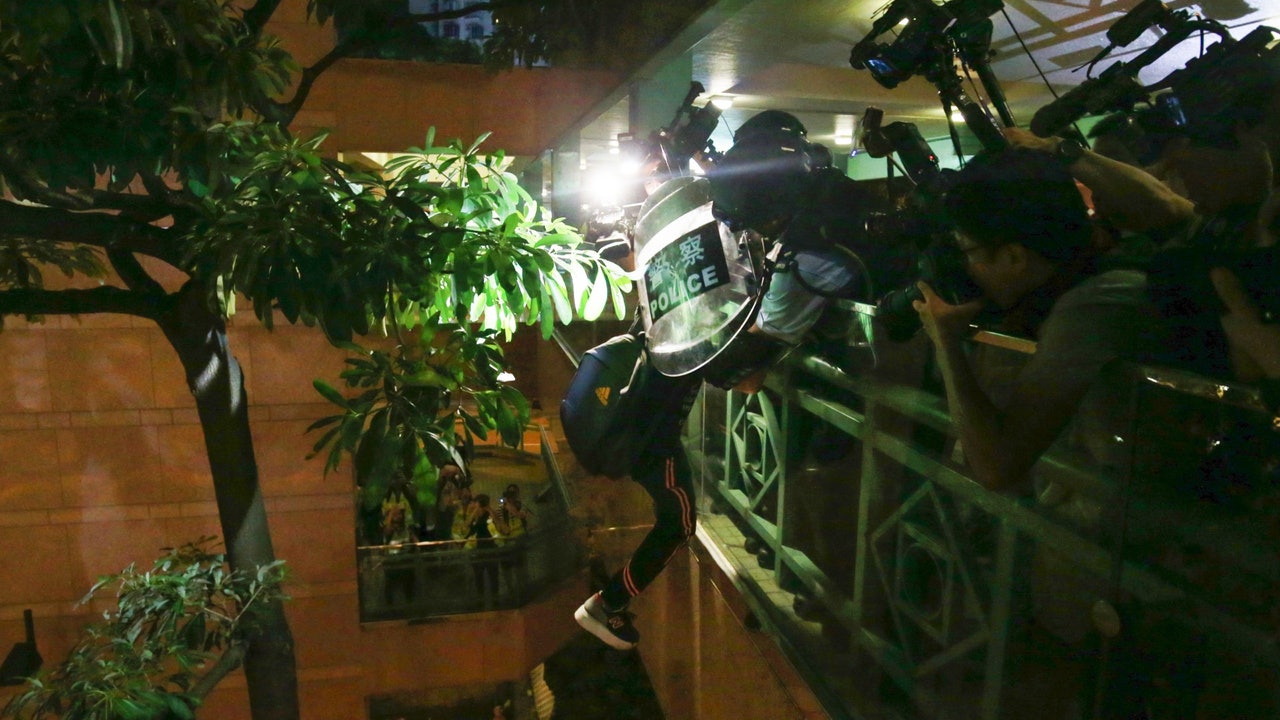 【光復上水】墮橋男事件與警各執一詞 尹兆堅:幾乎搞出人命離譜 【光復上水】墮橋男事件與警各執一詞 尹兆堅:幾乎搞出人命離譜
