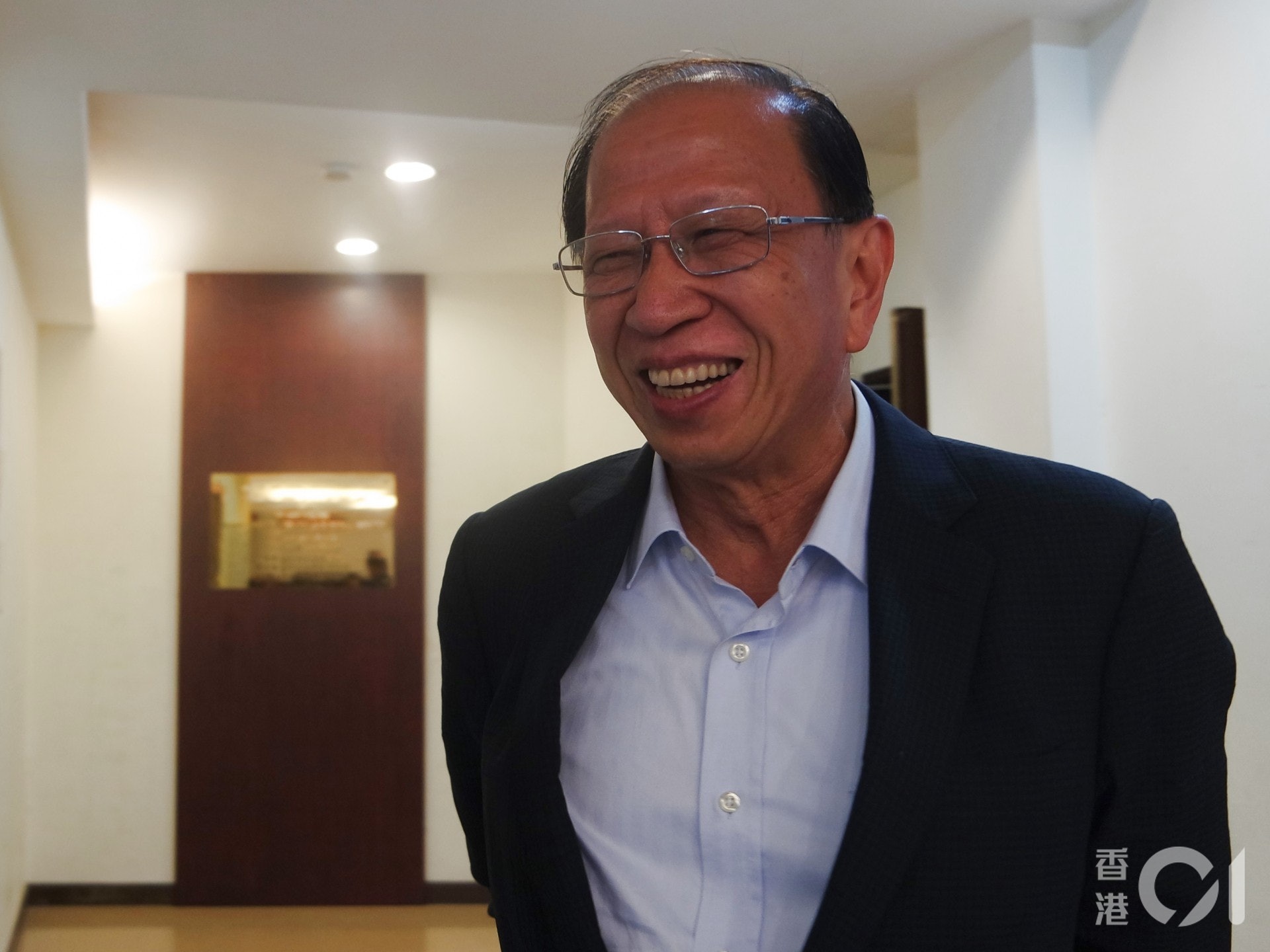 足總主席貝鈞奇在董事會後見傳媒,強調會繼續要求夢想提交支薪證明。(袁志浩攝) 足總主席貝鈞奇在董事會後見傳媒,強調會繼續要求夢想提交支薪證明。(袁志浩攝)