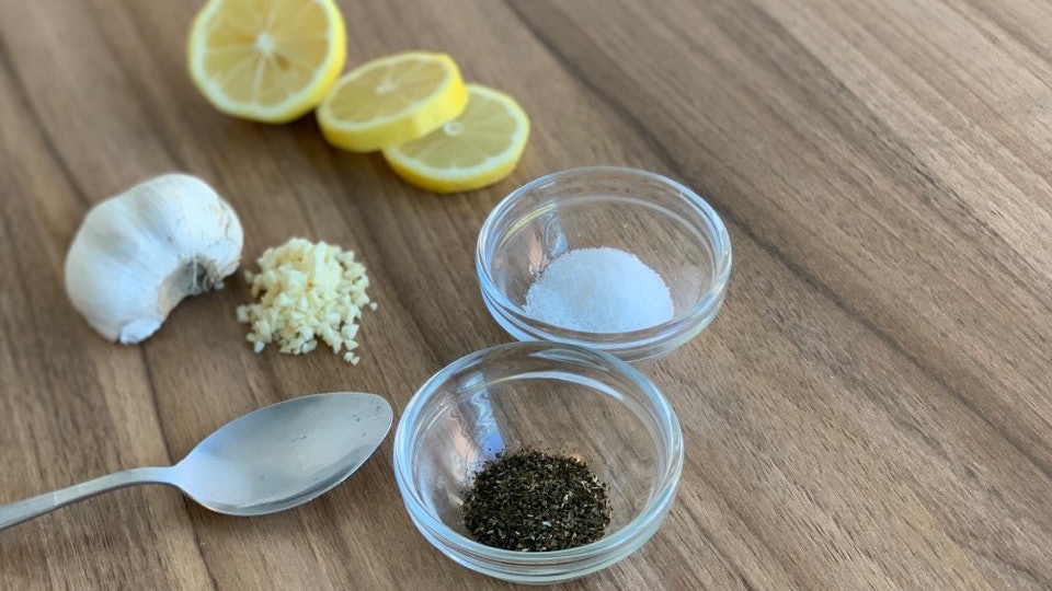 【教煮實驗室】消除殘留手上異味實試4種方法 原來用佢最有效! 【教煮實驗室】消除殘留手上異味實試4種方法 原來用佢最有效!