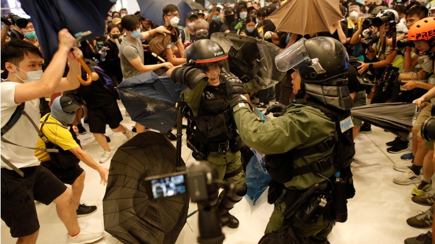 【逃犯條例】蔣麗芸批泛民站警方前阻執法 區諾軒:調和中間紛爭 【逃犯條例】蔣麗芸批泛民站警方前阻執法 區諾軒:調和中間紛爭