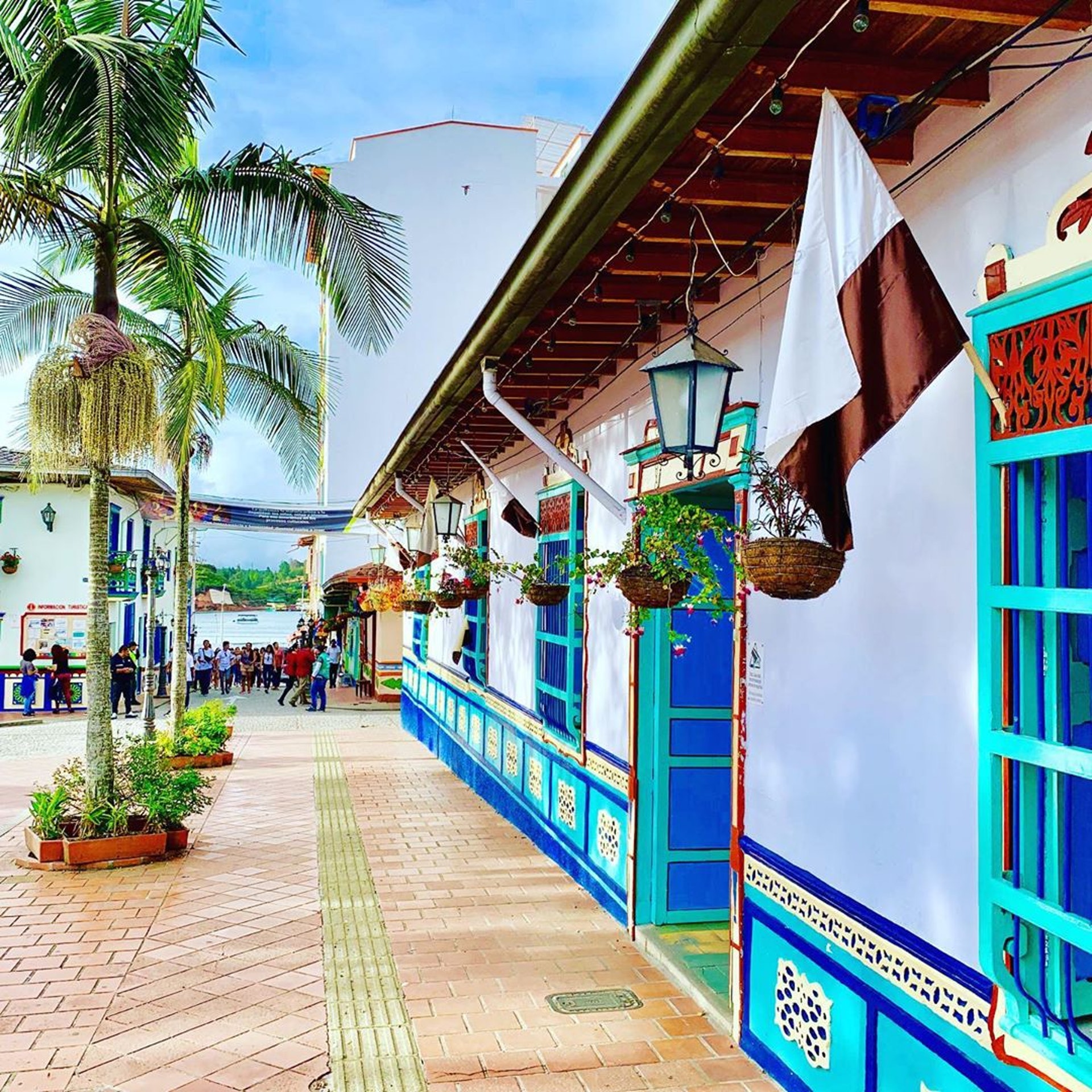 5. 哥倫比亞|瓜塔佩:瓜塔佩是哥倫比亞的小鎮,距離他們的第二大城Medellin約一至二小時的路程。(Instagram@kuminira112)