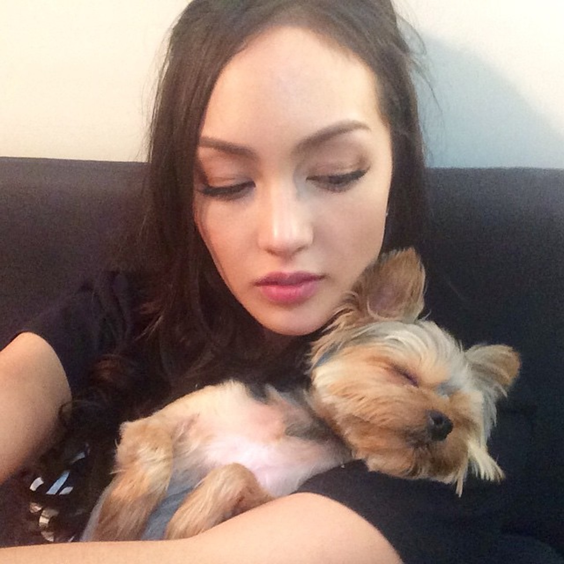 不時抱著狗狗合照,在IG裏放閃。(Instagram圖片:jesscambensy) 不時抱著狗狗合照,在IG裏放閃。(Instagram圖片:jesscambensy)